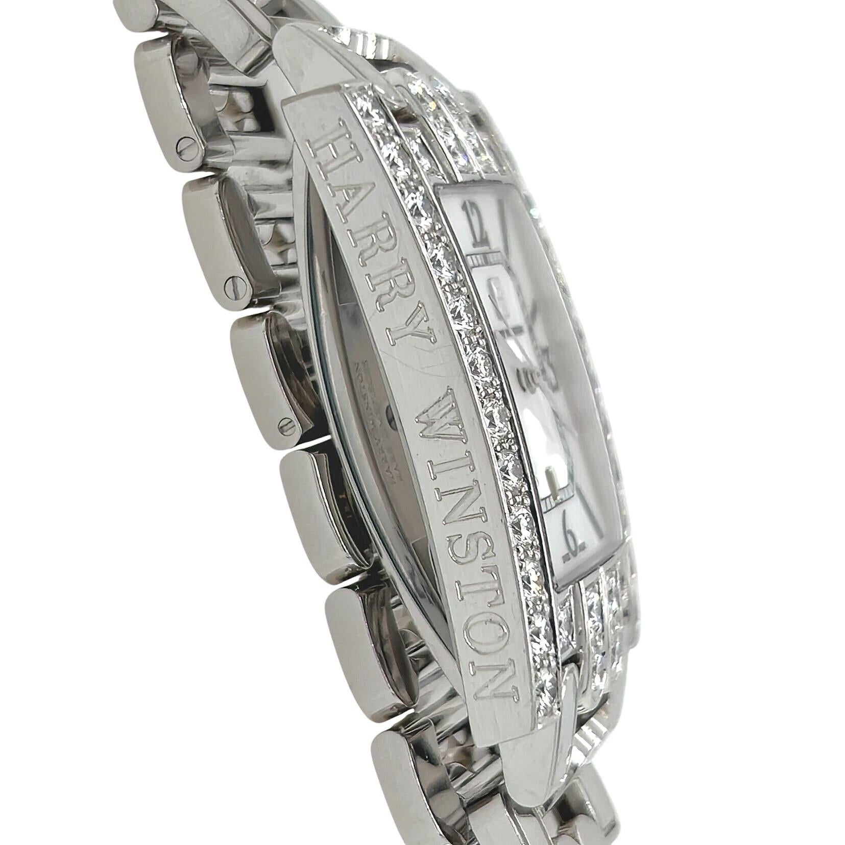 Eine Uhr aus 18 Karat Weißgold und Diamanten, Harry Winston.  Uhr Avenue Classic mit Quarzwerk, Perlmuttzifferblatt, Stabindexen und arabischen Ziffern in den Himmelsrichtungen, silbernen Zeigern, Datumsfenster bei 6 Uhr, Gehäuse mit ca. 36 runden