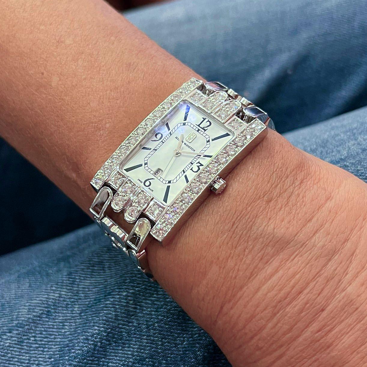 HARRY WINSTON Avenue Klassische Diamantuhr aus Weißgold Damen im Angebot
