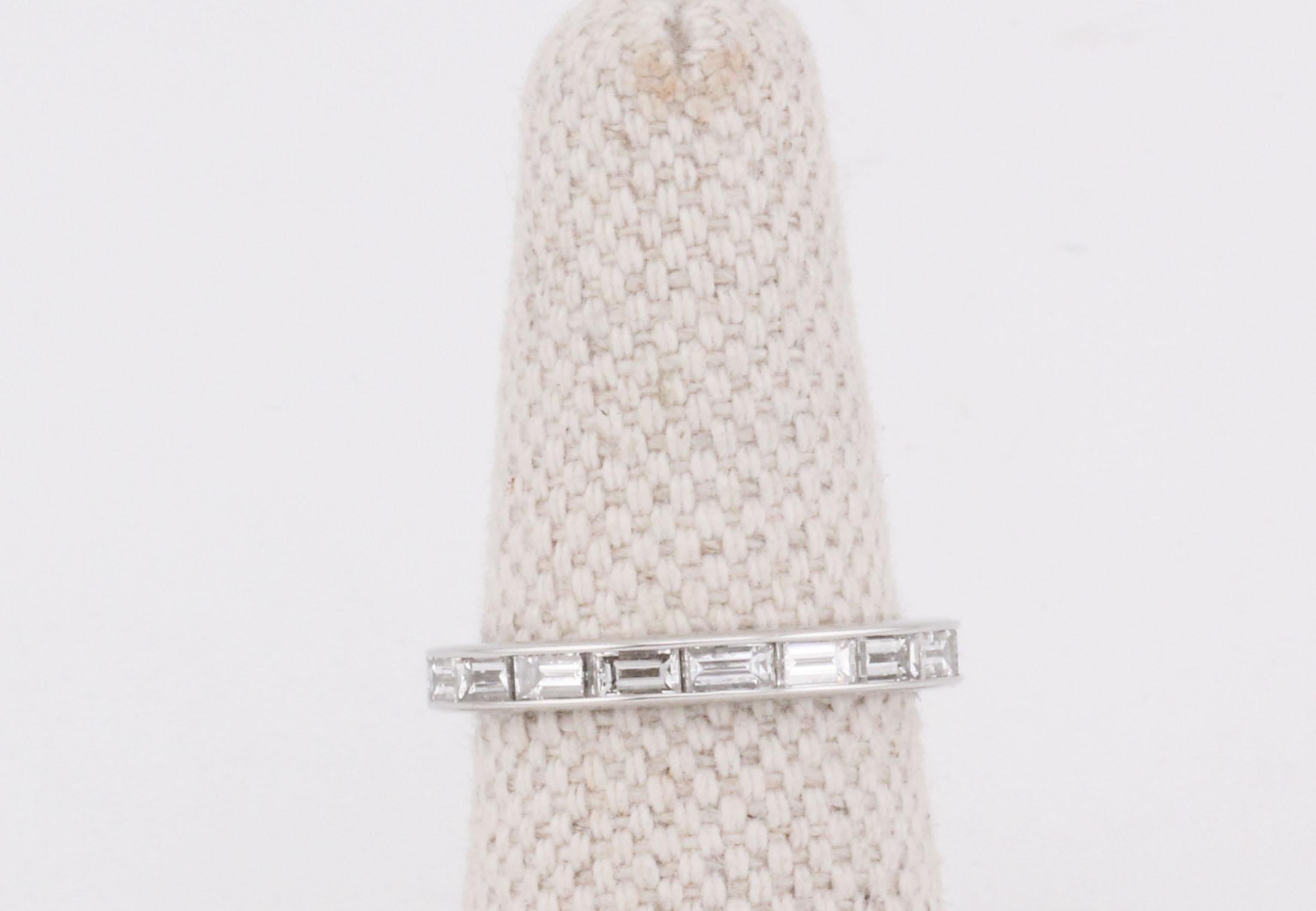 Harry Winston Baguette Diamant Platin Eternity Band Ring Größe 4,75 (Baguetteschliff) im Angebot