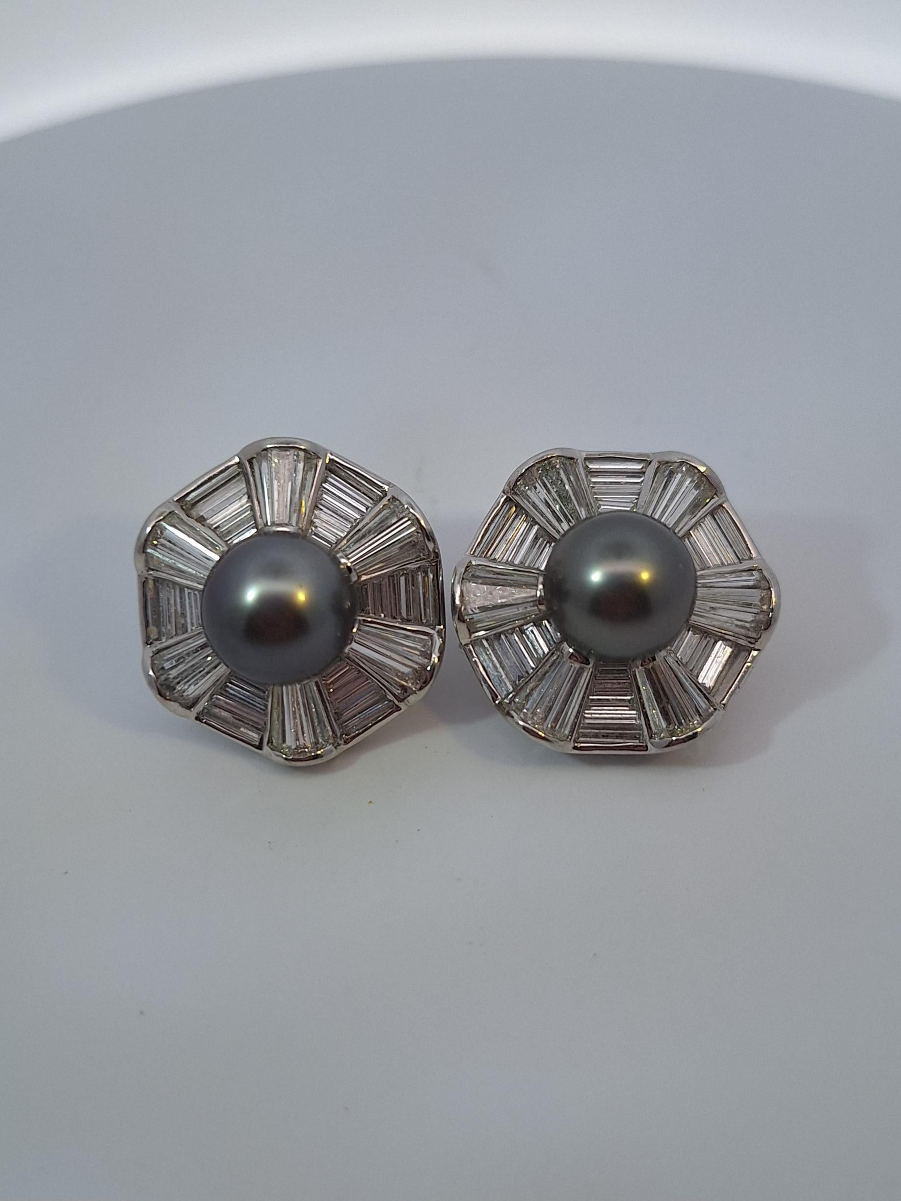 Harry Winston Black Pearl & Diamond Clip Earrings In Excellent Condition For Sale In New York, NY