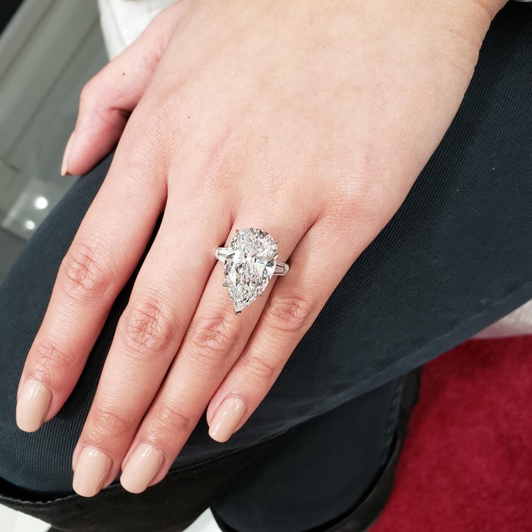 Harry Winston by Jacques Timey Pear Shape Diamond Three-Stone Engagement Ring In Excellent Condition For Sale In New York, NY