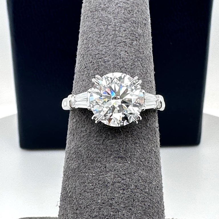 Anillo de compromiso de diamantes Harry Winston Redondo 2,30 cts F VS2 Con  Baguettes