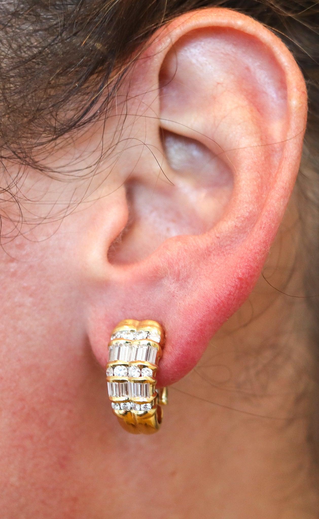 Pair of clips earrings designed by Harry Winston.

A gorgeous everyday pair of clips earrings, created in New York City by Harry Winston. The earrings has been crafted in solid yellow gold with polished finish and are fitted with gold posts and