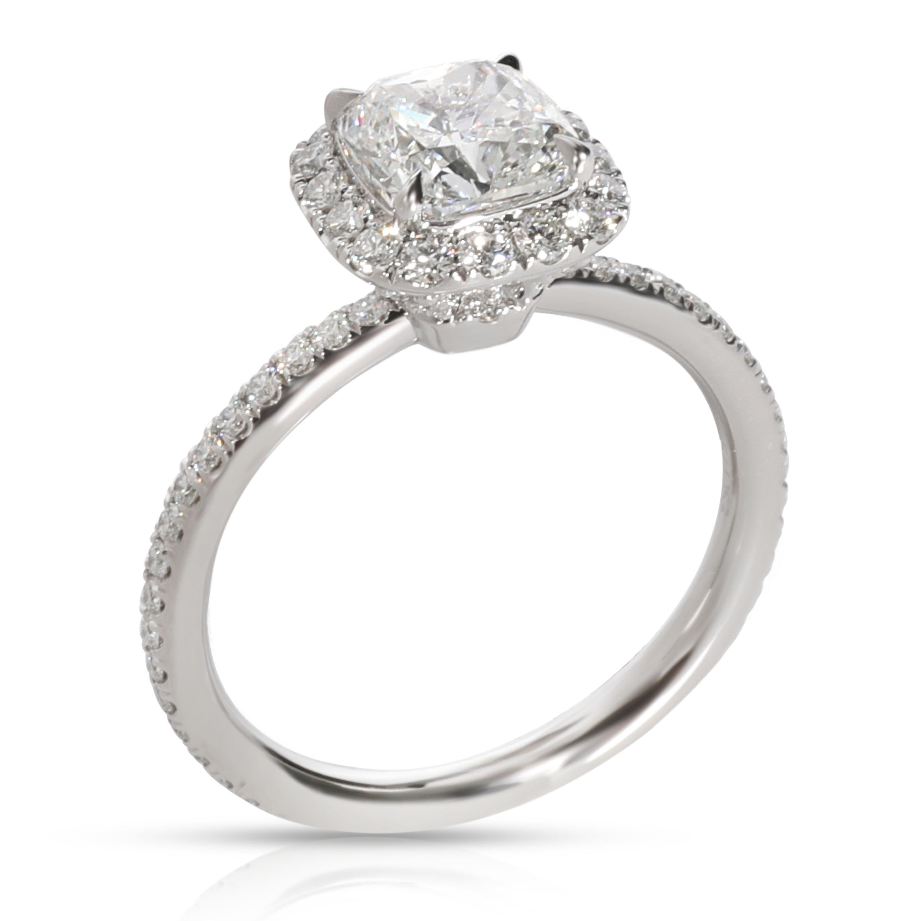 Harry Winston Cushion Diamond Engagement Ring in Platinum E VS1 1.76 Carat In Excellent Condition In New York, NY