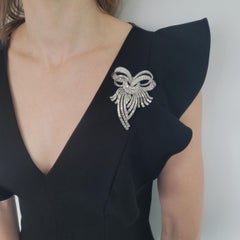 Broche « Diamond Bow » de Harry Winston en platine.
