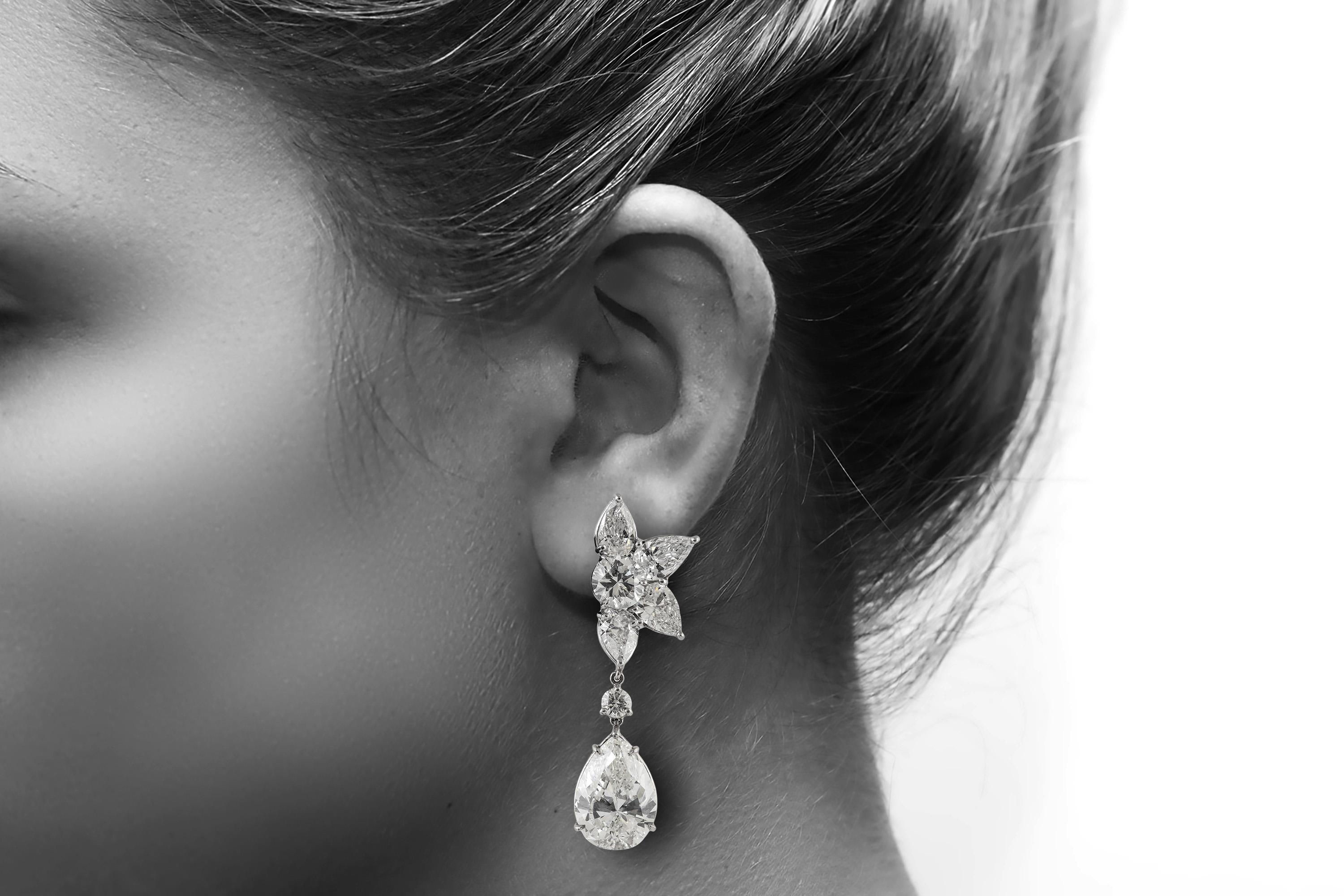 Orecchini a pendente con diamanti e pera di Harry Winston in vendita 3
