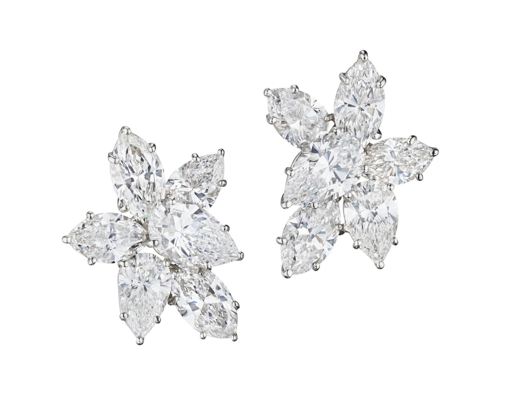 Classique, boucles d'oreilles Harry Winston à diamants.
 Cette paire d'Eleg intemporelle et élégante est ornée de 6 diamants taille marquise pesant au total 5,77 carats (couleur : E-F, pureté : VVS1- VS1 certifié GIA).
 et 6 diamants en forme de