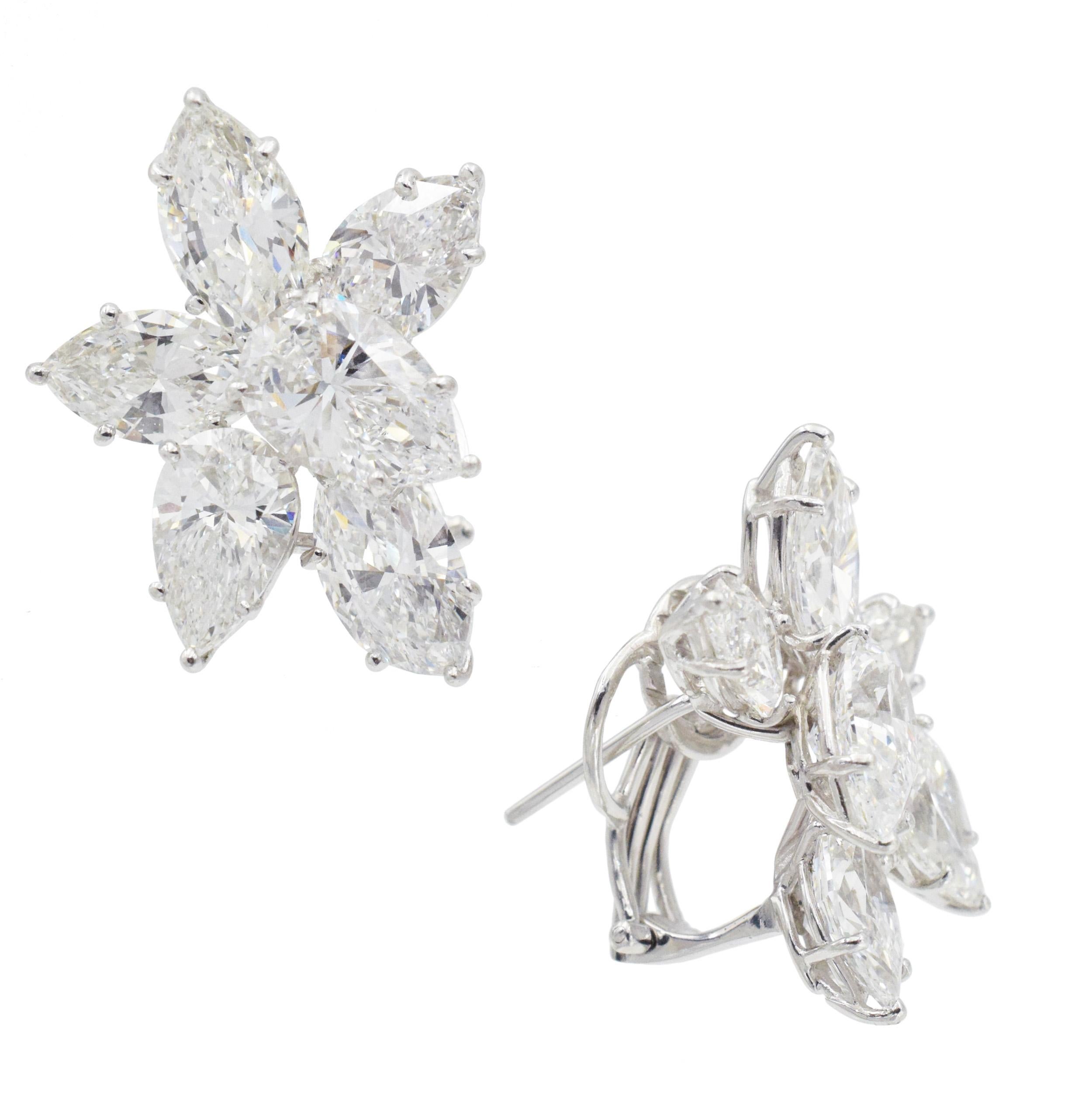  Harry Winston Diamond Cluster Earrings. In Excellent Condition For Sale In New York, NY