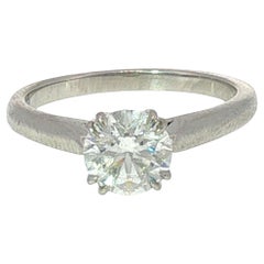 Anillo de compromiso de Harry Winston con un diamante solitario de 1,05 ct, F VS2, en platino