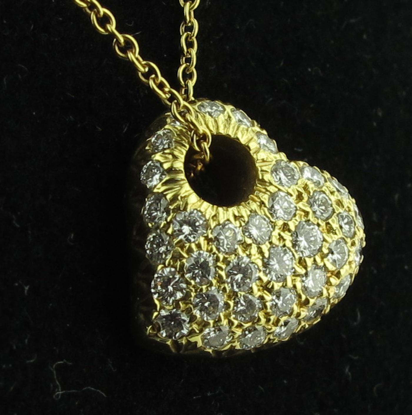 Women's or Men's Harry Winston Diamond Heart Pendant, Set in 18 Karat Yellow Gold