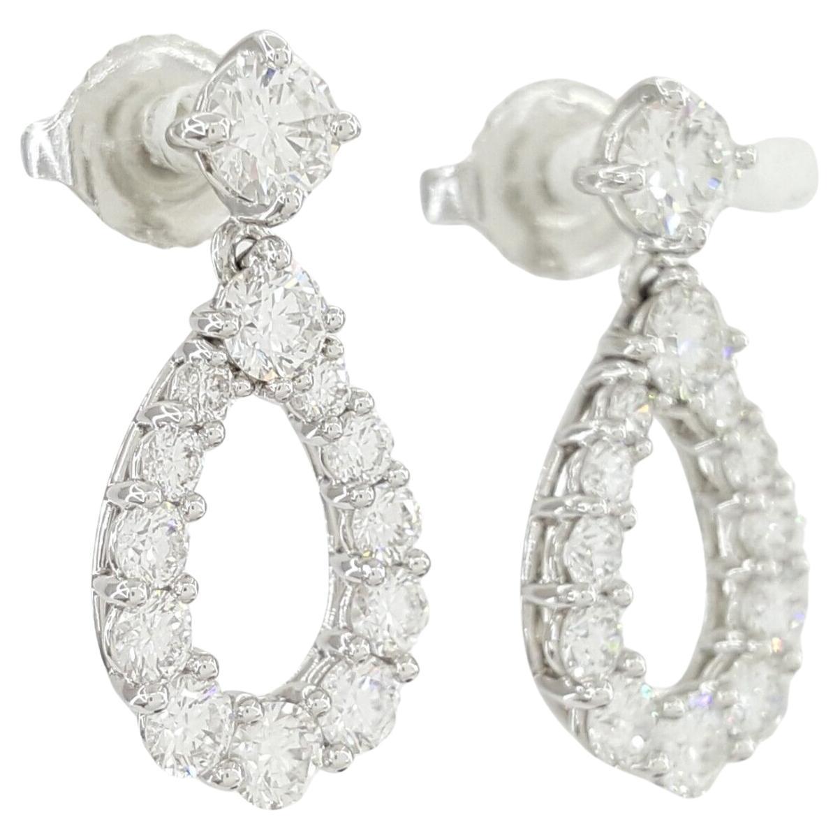 Moderne Boucles d'oreilles à diamants Harry Winston en vente