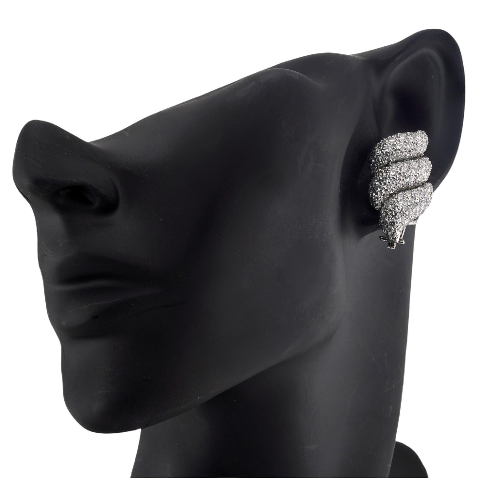 Pendientes HARRY WINSTON de diamantes y platino en Excelente estado para la venta en New York, NY