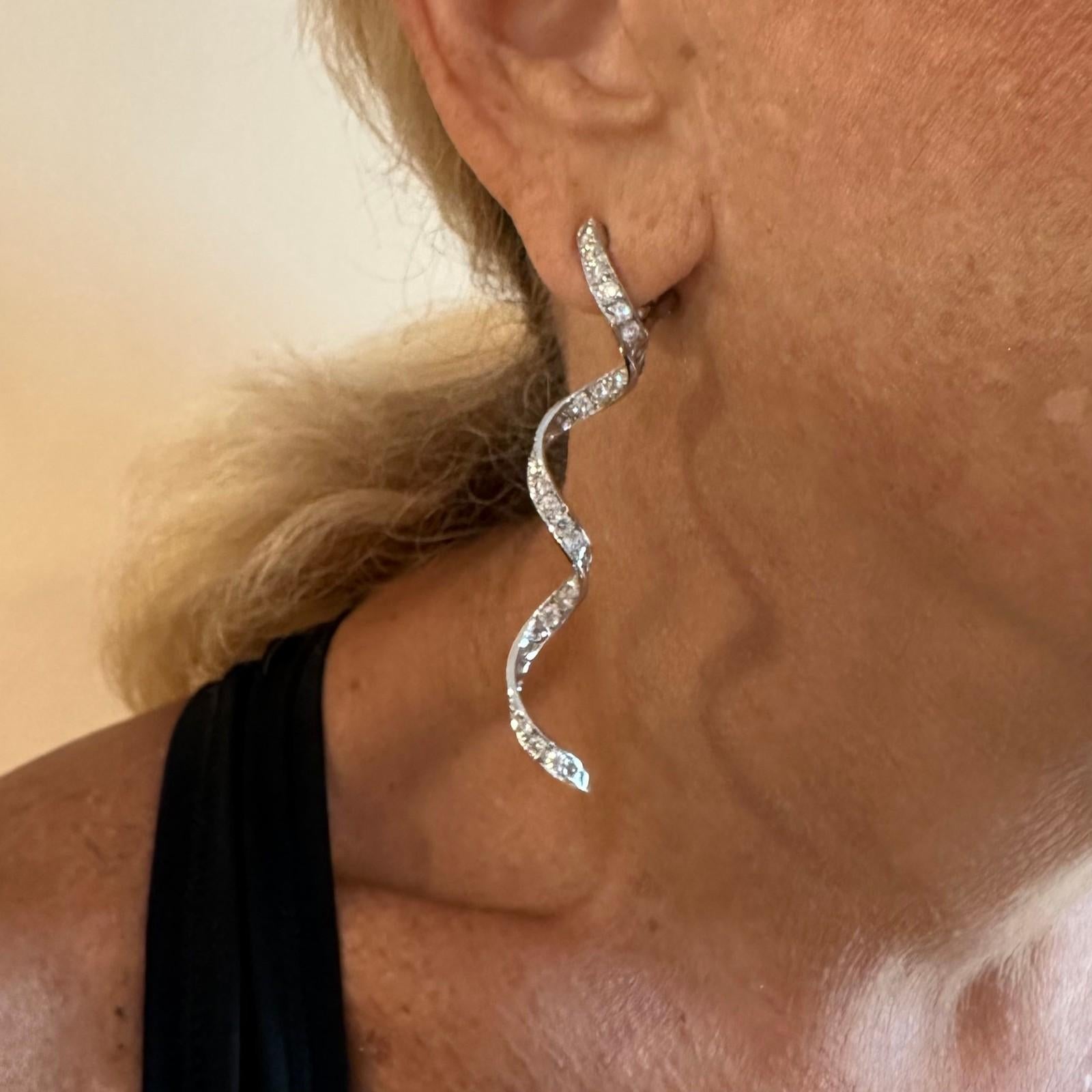 Harry Winston - Orecchini in platino con diamanti a goccia lunga e ritorta in vendita 1