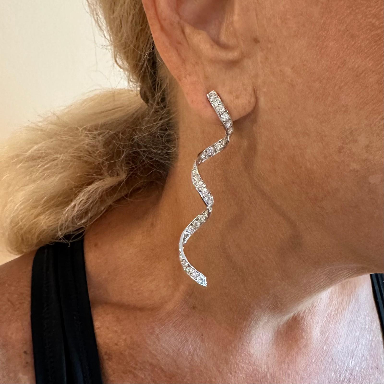 Harry Winston - Orecchini in platino con diamanti a goccia lunga e ritorta in vendita 3