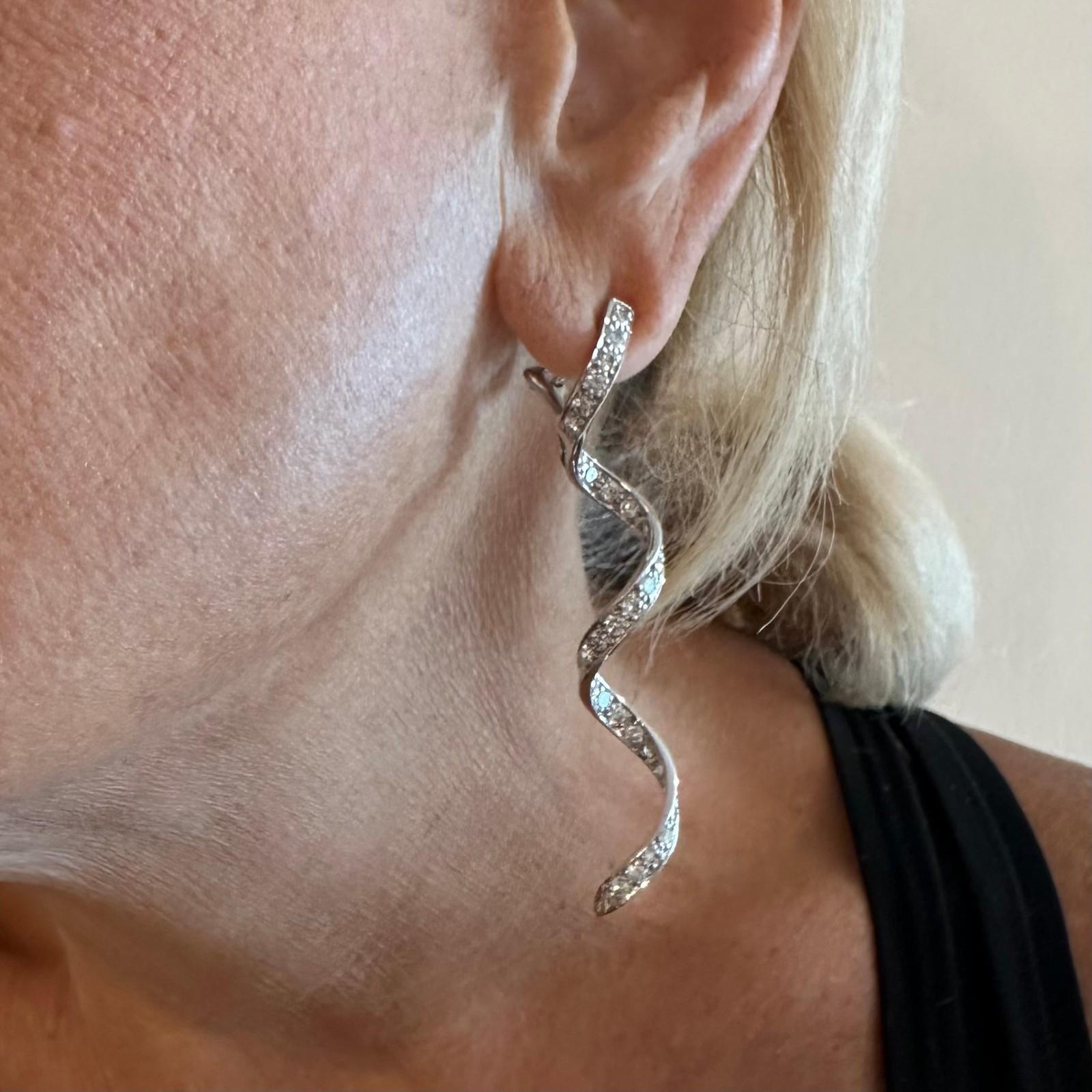 Harry Winston - Orecchini in platino con diamanti a goccia lunga e ritorta in vendita 4