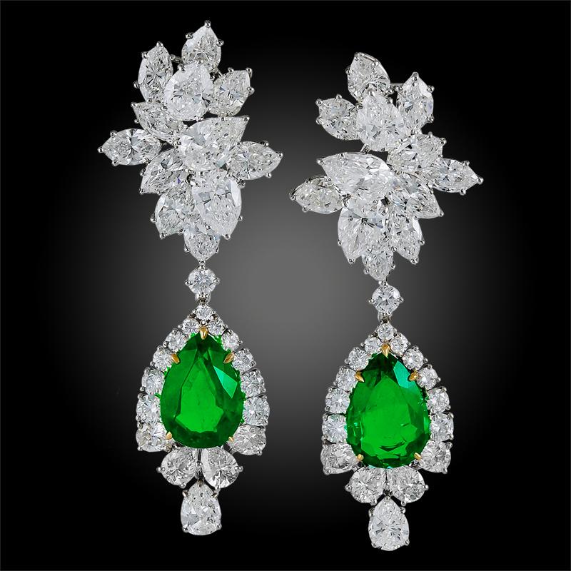 Harry Winston Smaragd-Diamant-Cluster-Platin-Ohrringe mit Anhänger (Rundschliff) im Angebot