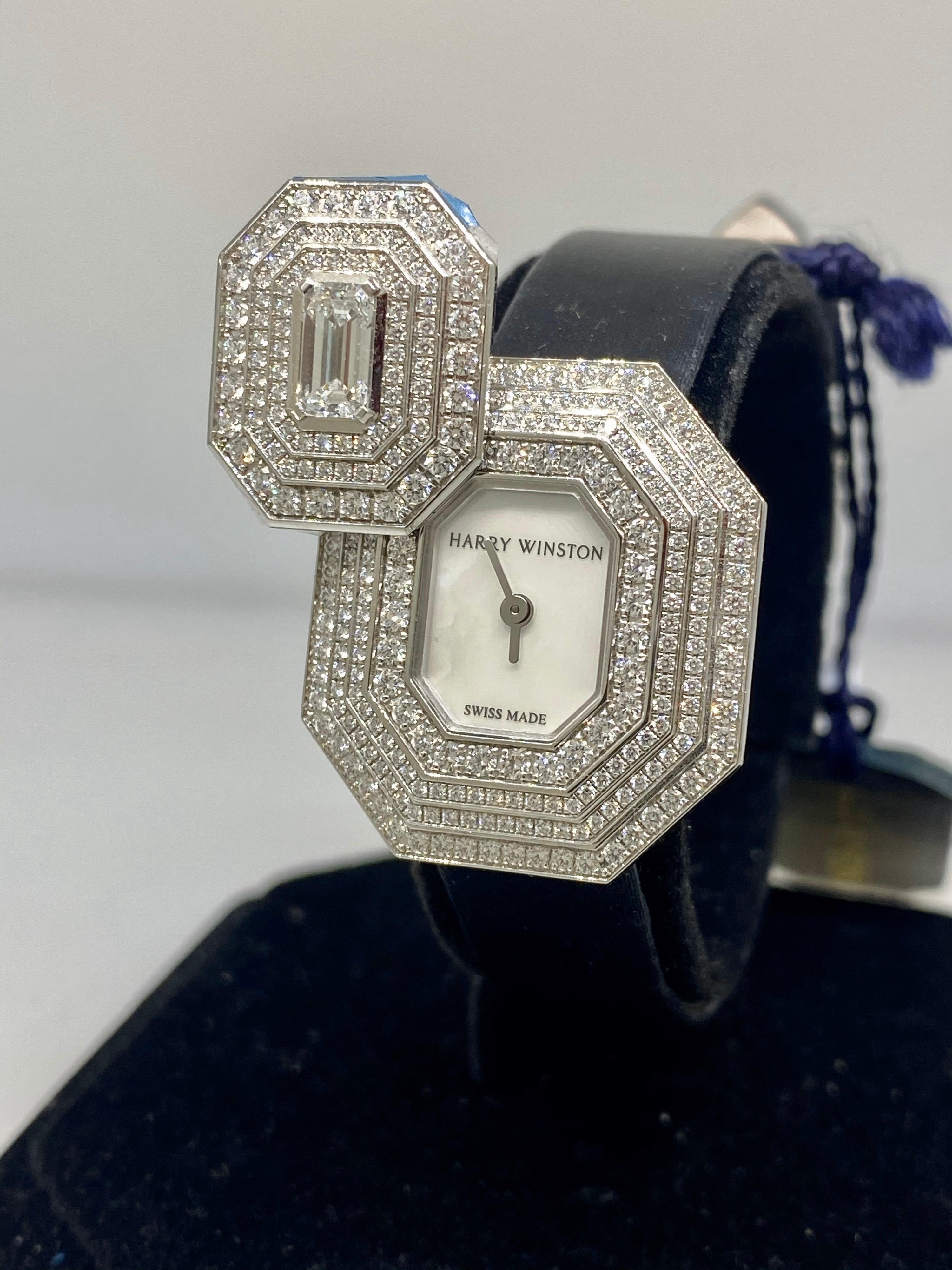 Harry Winston Emerald Signature Diamond Ladies Watch

Model Number: 542/LQWL.M/02 (HJTQHM24WW005)

100% Authentic

Brand New

Comes with original Harry Winston Box and Papers

18 Karat White Gold Case

Mother of Pearl Dial

Case dimensions: 24mm x