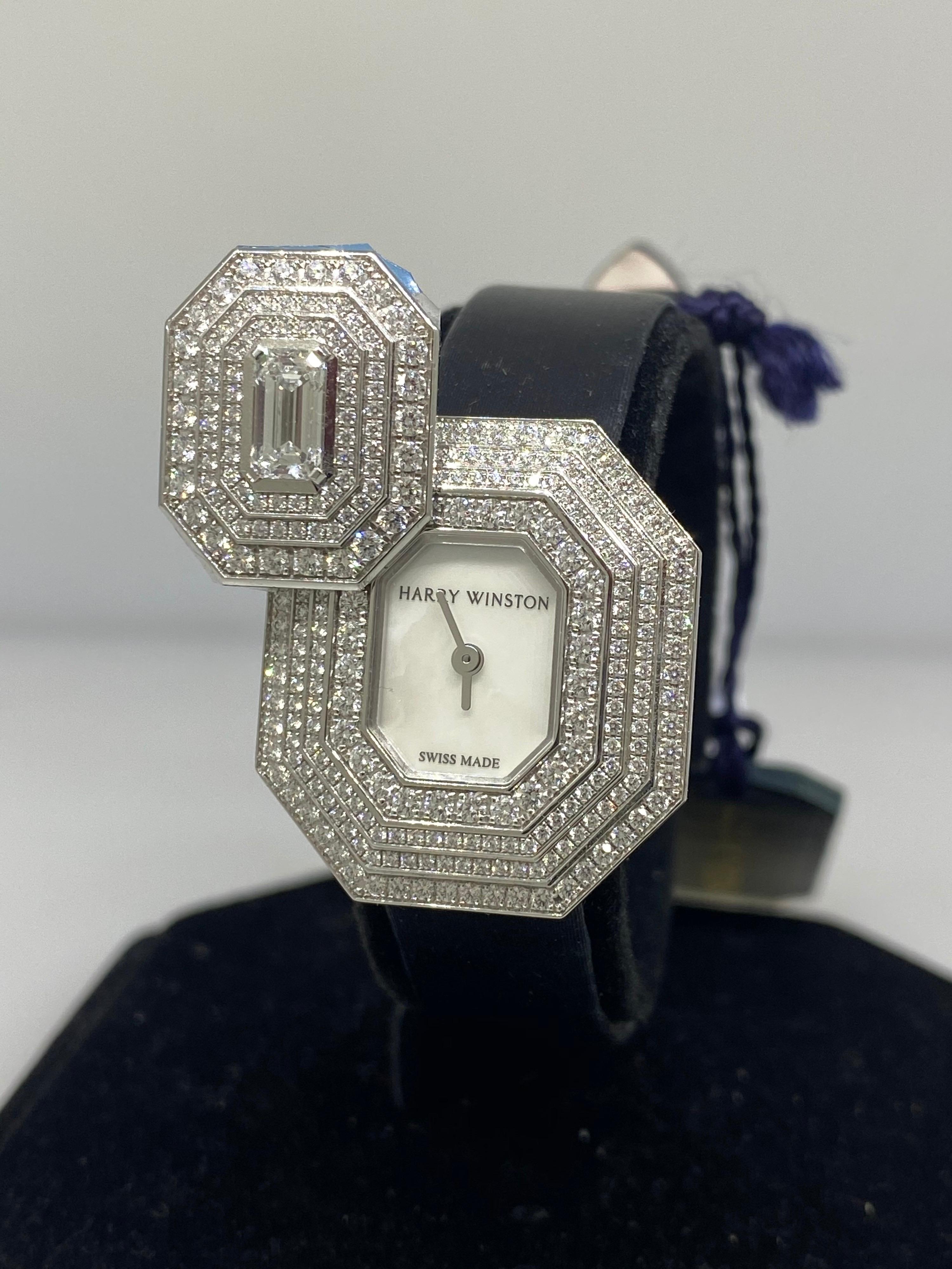 Harry Winston Emerald Signature White Gold Diamond Ladies Watch 542/LQWL.M/02 im Zustand „Neu“ in New York, NY