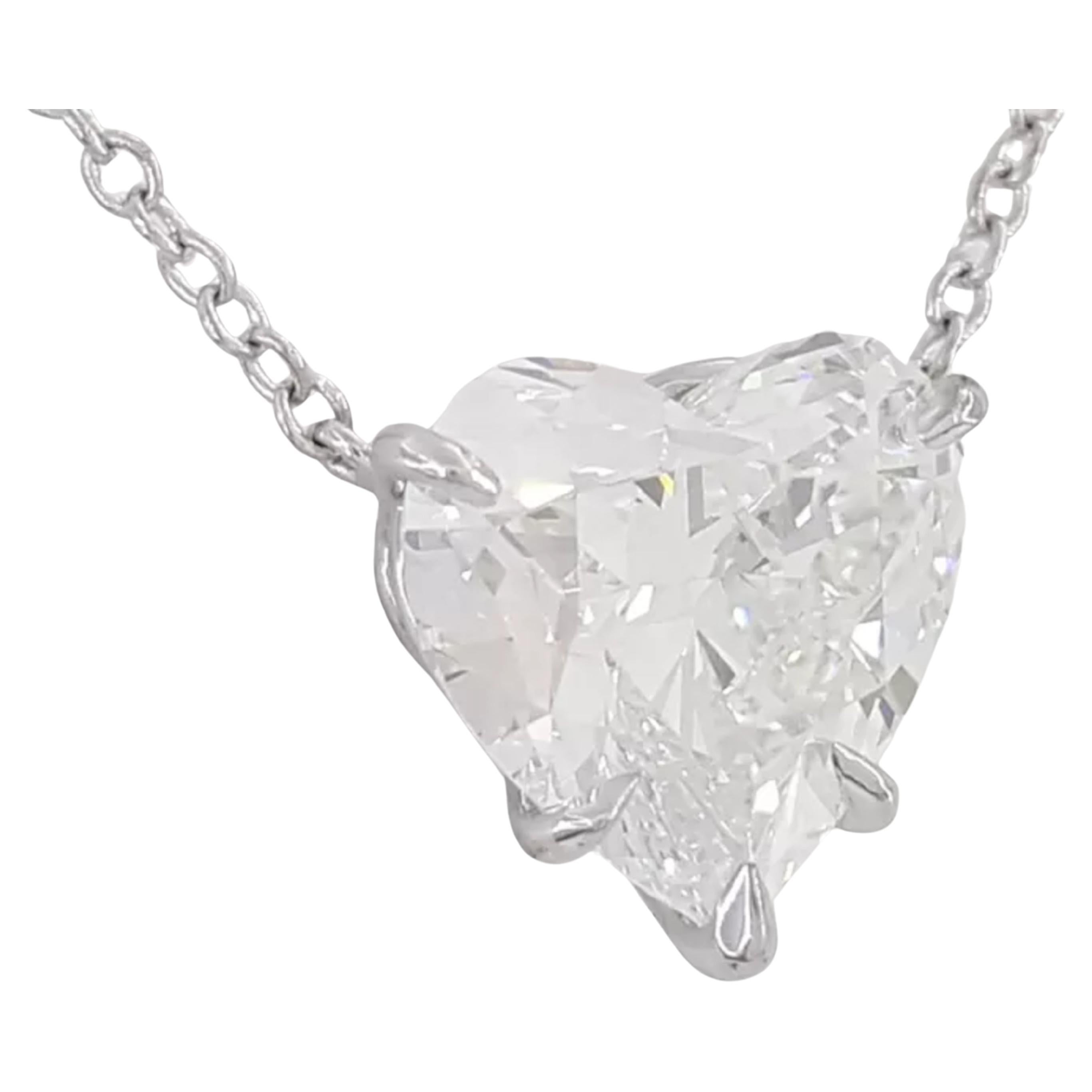 Contemporary HARRY WINSTON Heart Shape 2.15 Carat  Diamond Platinum Pendant Necklace For Sale