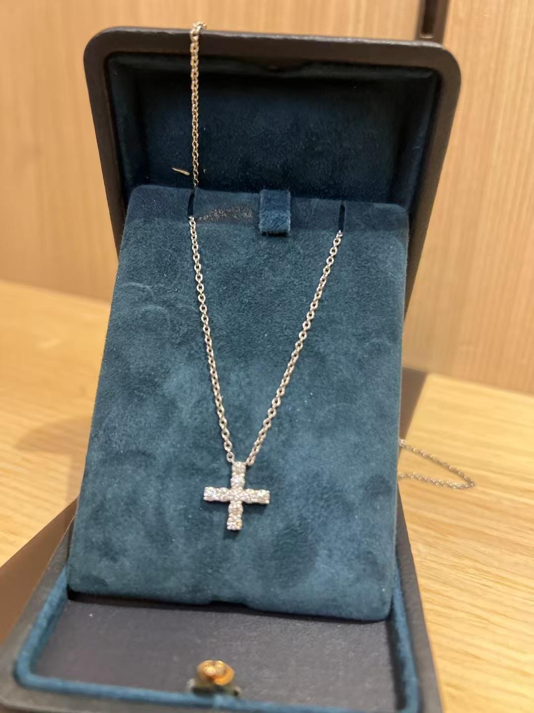 Harry Winston (HW) Mini Cross Diamond Necklace For Sale at 1stDibs