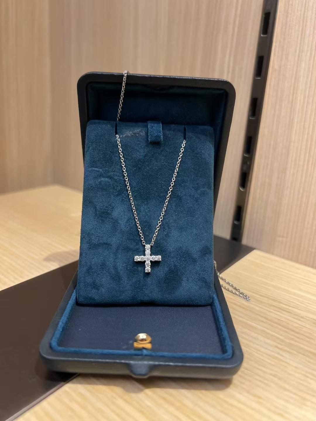 Harry Winston (HW) Mini Cross Diamond Necklace For Sale at 1stDibs