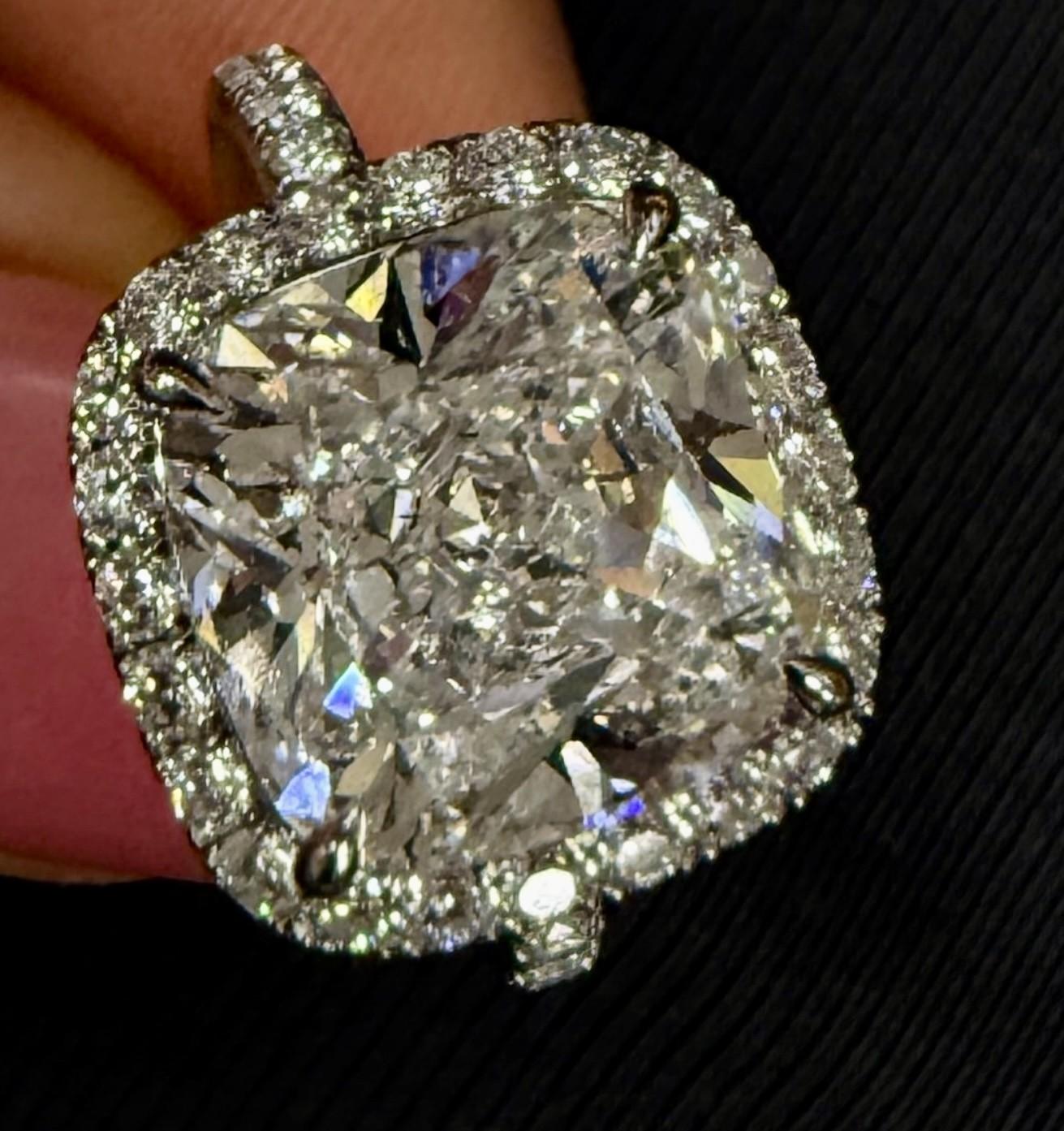 HARRY WINSTON Un diamante talla cojín 5,39 ct F-VS2 Anillo micropave de platino en venta 8