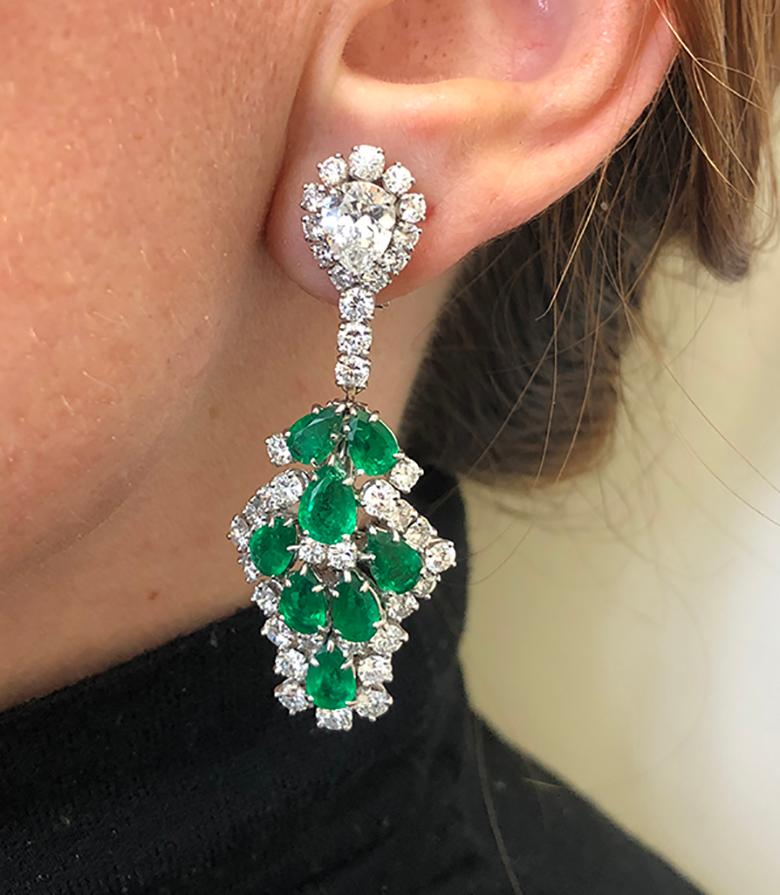 Harry Winston Emerald Diamond Chandelier Earrings In Good Condition For Sale In New York, NY
