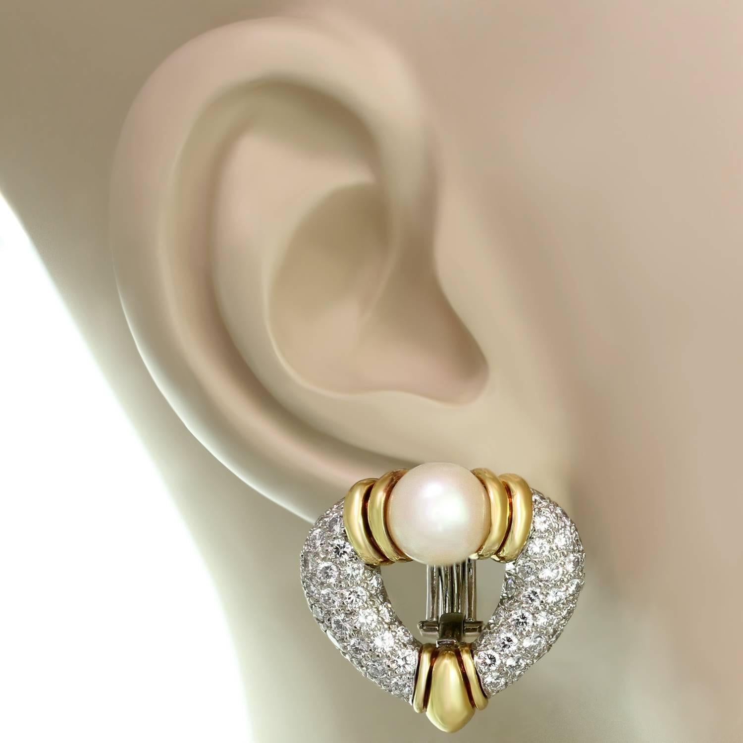 Taille brillant Harry Winston Clips d'oreilles rotatifs en or et platine avec perles et diamants en vente