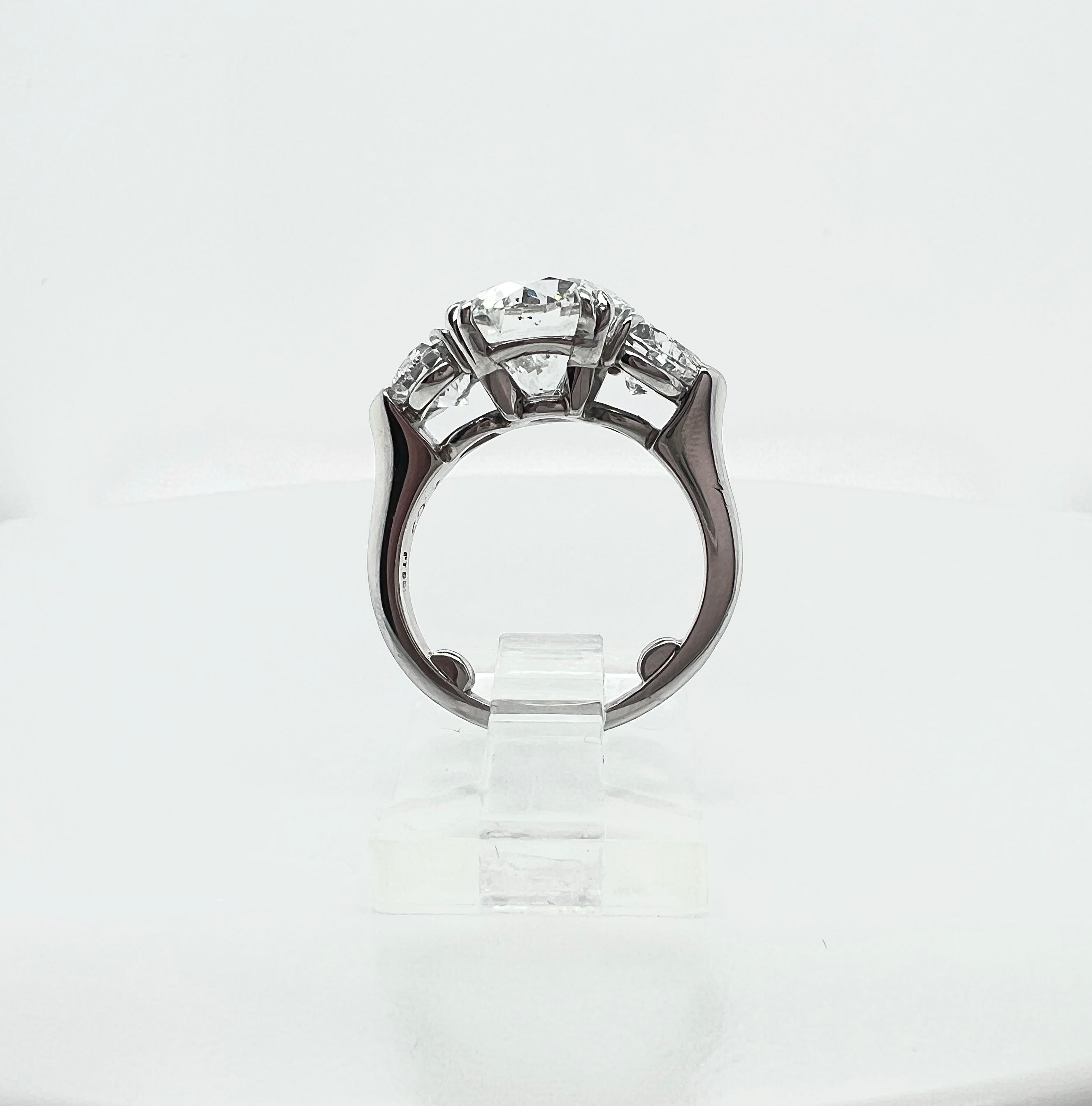 Round Cut Harry Winston Platinum 4.05 cts Diamond Ring For Sale