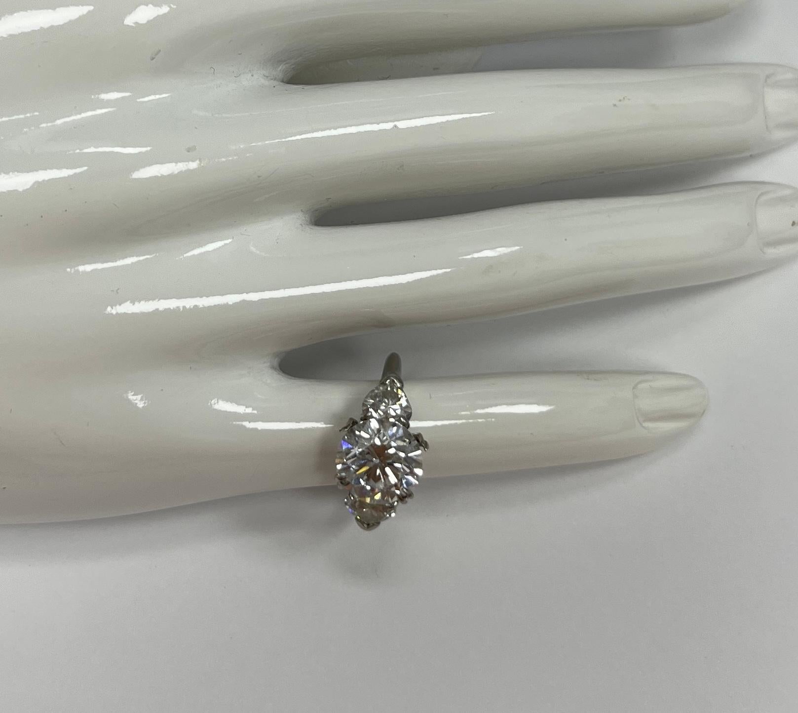 Modern Harry Winston Platinum 4.05 cts Diamond Ring For Sale