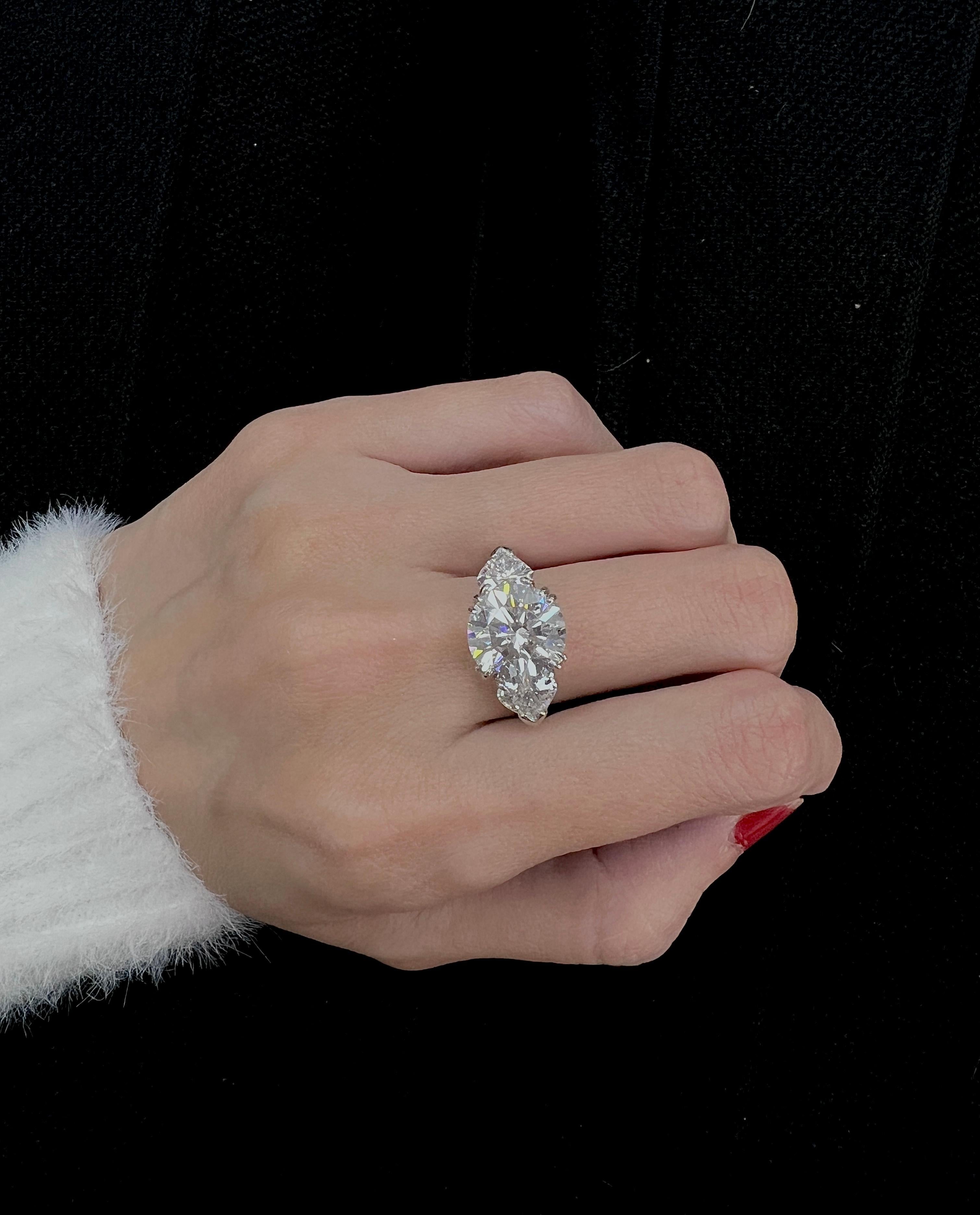 Modern Harry Winston Platinum 4.05 cts Diamond Ring For Sale