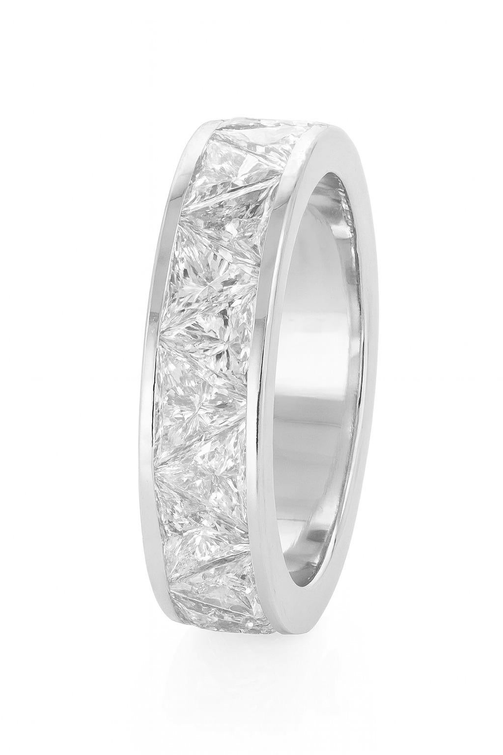 Harry Winston Alianza de Platino con Diamantes Trillón de 5,13 Quilates

Esta exquisita alianza, una creación extraordinaria y poco común de Harry Winston, muestra una artesanía excepcional y un diseño atemporal.

Elaborado a mano en platino y con