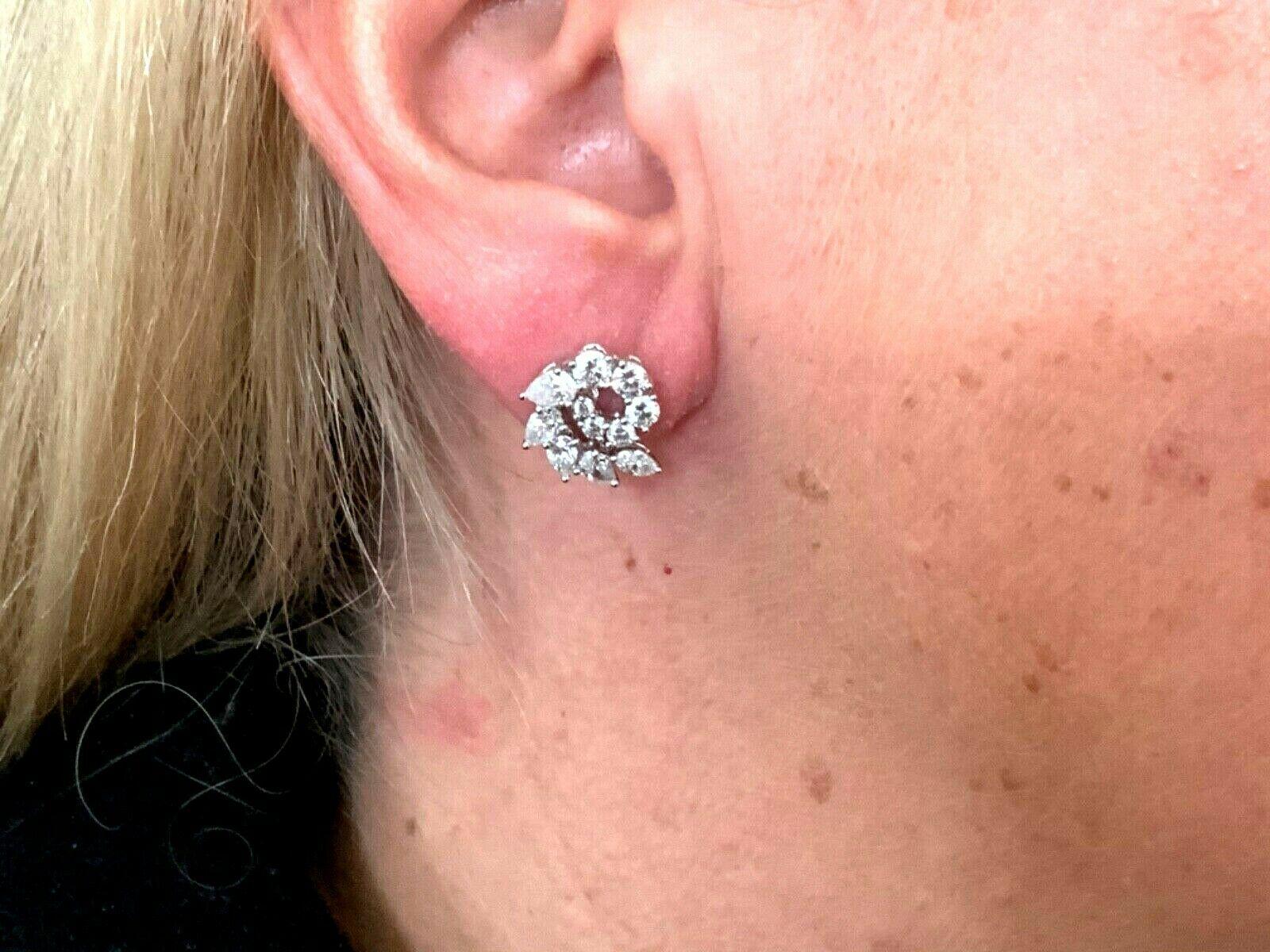 Harry Winston Platinum and Diamond Cluster Earrings 1.91 Carat F VS1 Box Papers In Excellent Condition For Sale In Middletown, DE