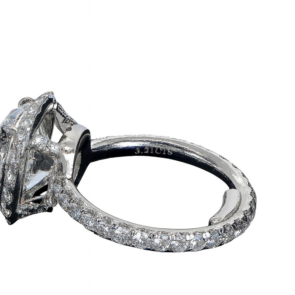 Anello con diamante a cuscino in platino di Harry Winston

Questo eccezionale anello di Harry Winston è un vero pezzo da collezione, che mostra un'eleganza senza tempo e una maestria artigianale.

A. Stone: Diamante naturale con taglio a cuscino,