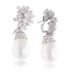 HARRY WINSTON : boucles d'oreilles à clip en platine, diamants et perles de culture disposées en grappe