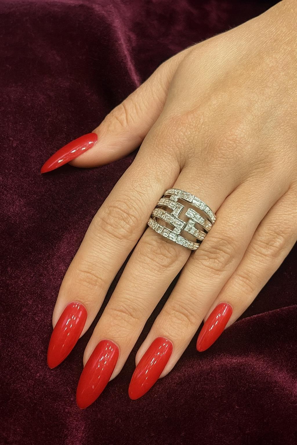 Taglio smeraldo Anello in platino di Harry Winston in vendita