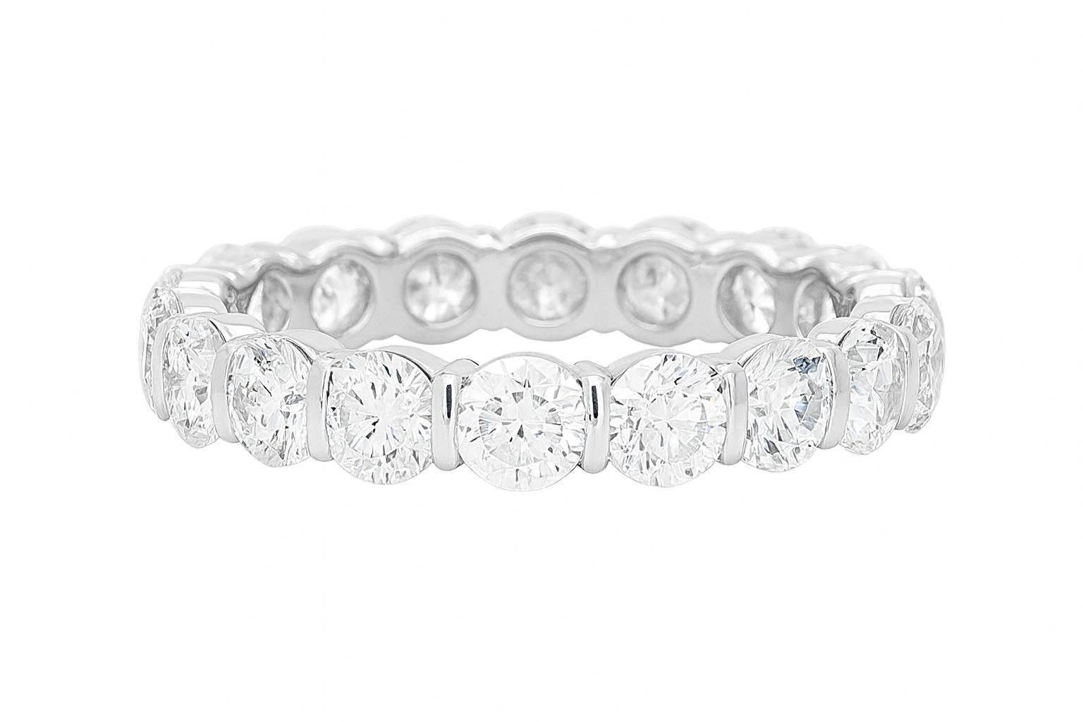 Harry Winston Platinum Round Diamond Bar-Set Eternity Wedding Band Ring In Excellent Condition For Sale In Chicago, IL