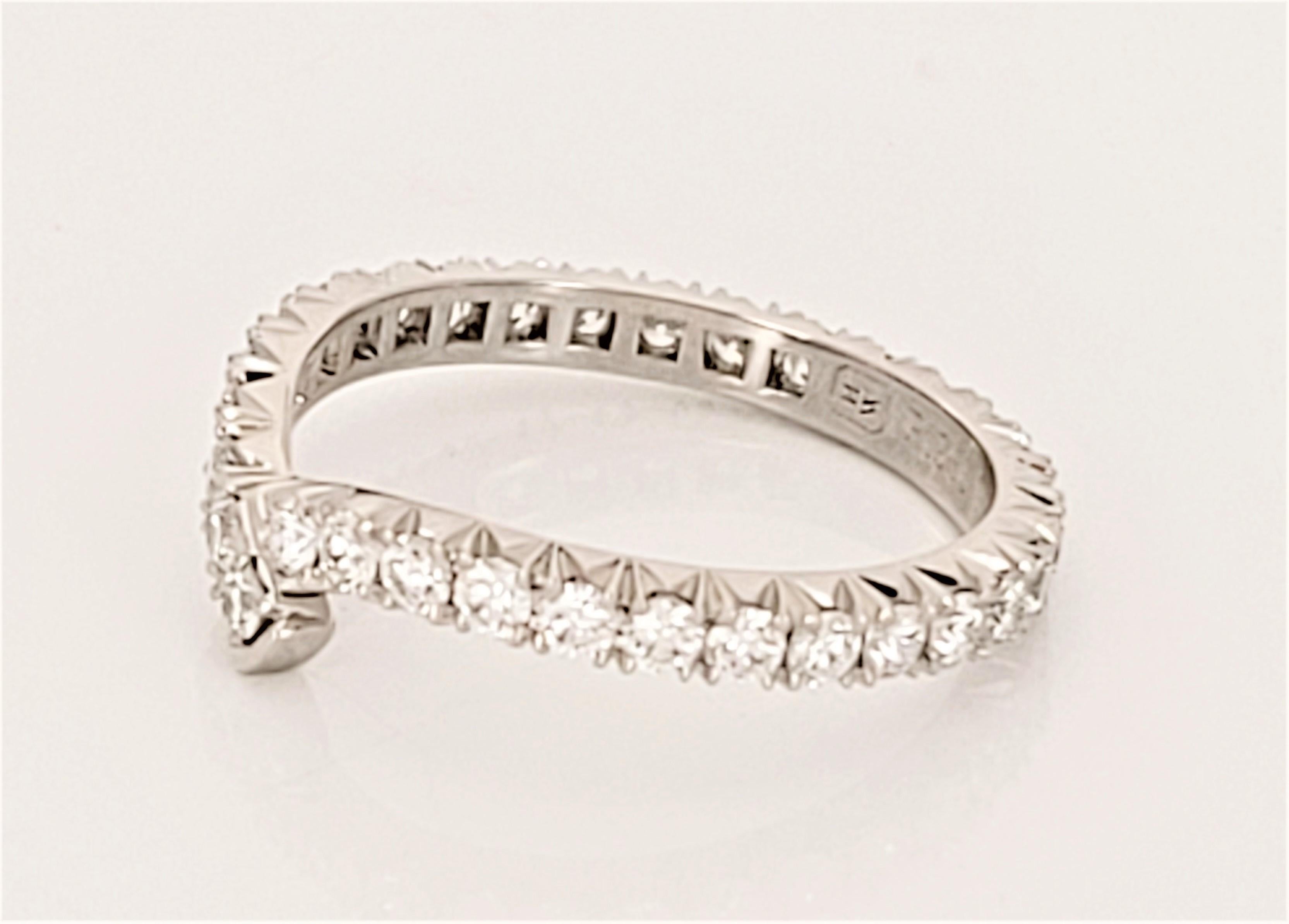 Brand Harry Winston  
Engagement ring
Platinum 950
Ring Shape unique 
Ring Size 6.5
Ring weight 2.9 gr
Diamond wedding band
The wedding band features 31 round brilliant diamonds
Wedding Band can also be worn as a stackable fashion ring 
Diamond