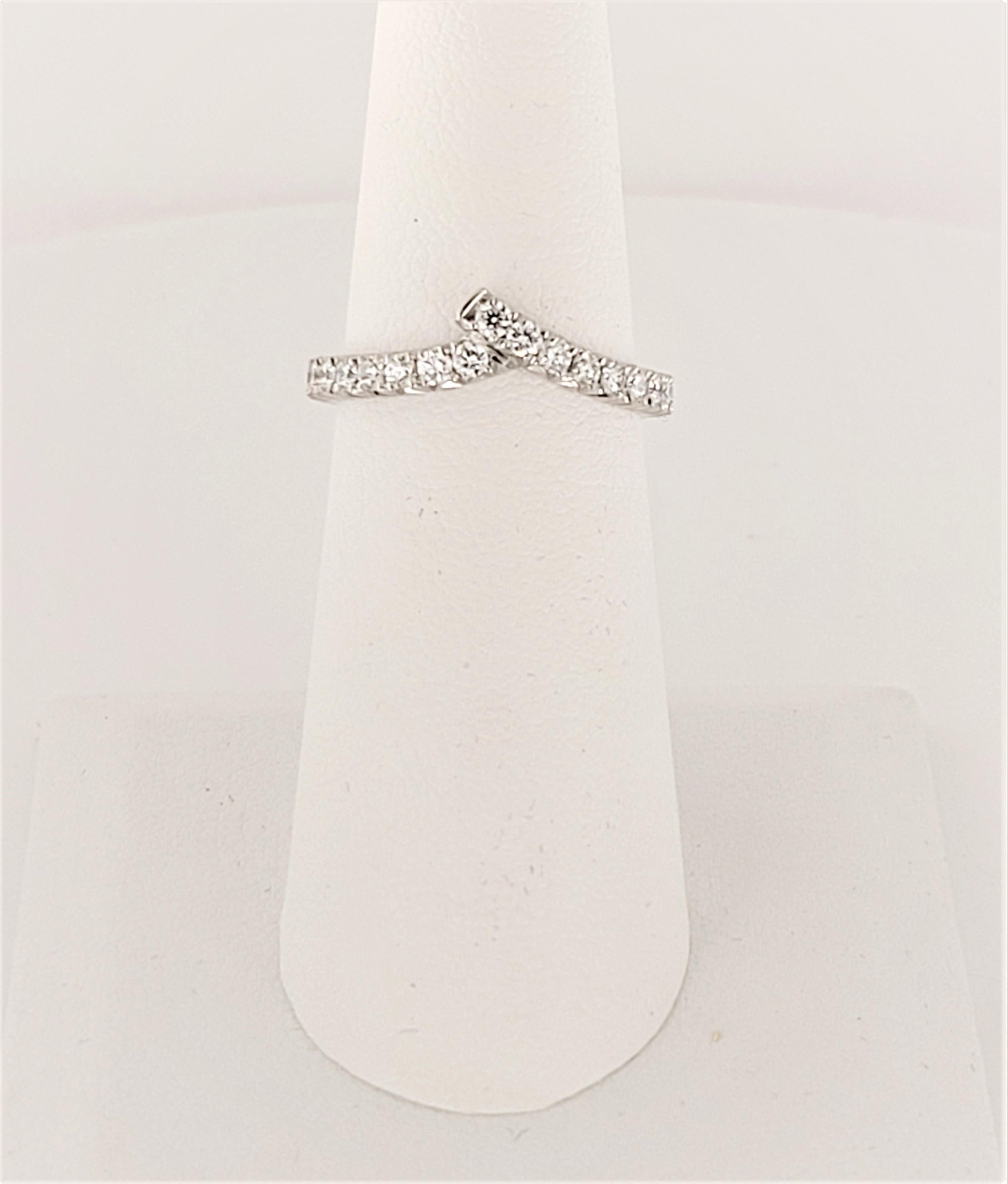 Round Cut Harry Winston Ribbon Diamond Wedding Band Size 6.5 For Sale
