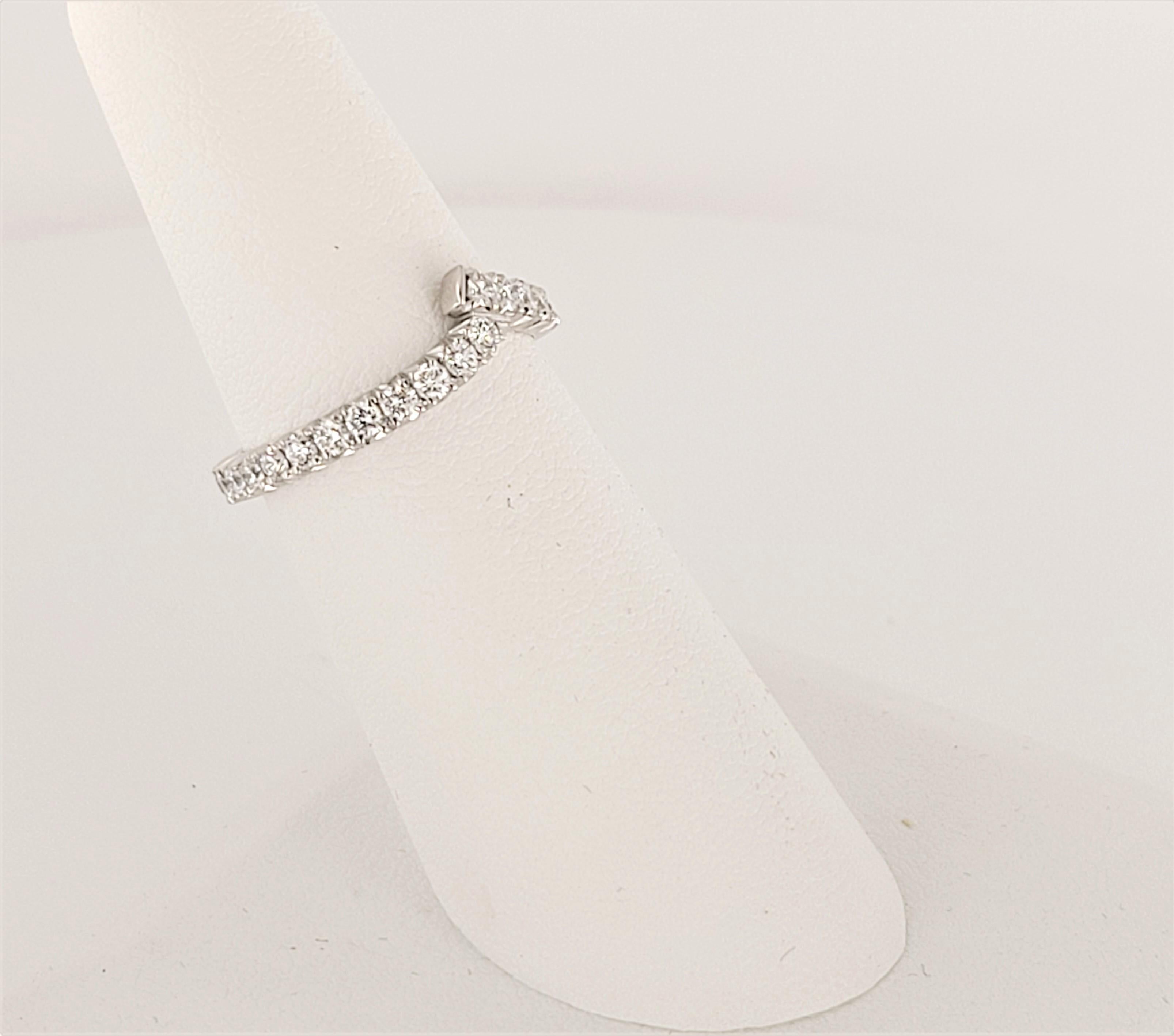 Harry Winston Ribbon Diamond Wedding Band Size 6.5 In New Condition For Sale In New York, NY