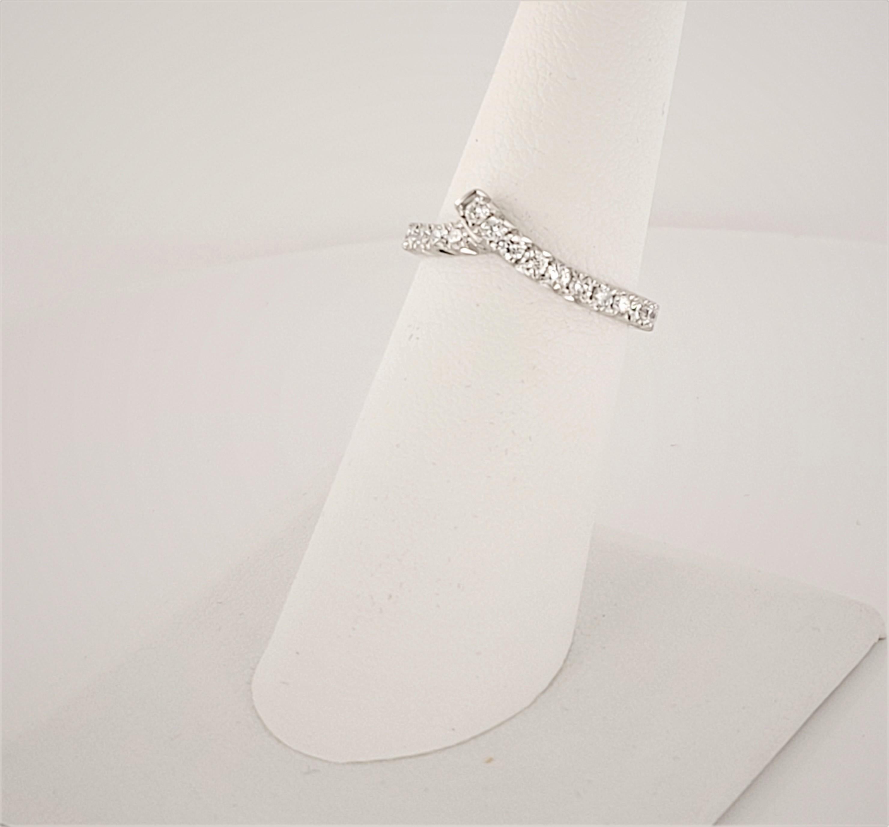 Women's Harry Winston Ribbon Diamond Wedding Band Size 6.5 For Sale