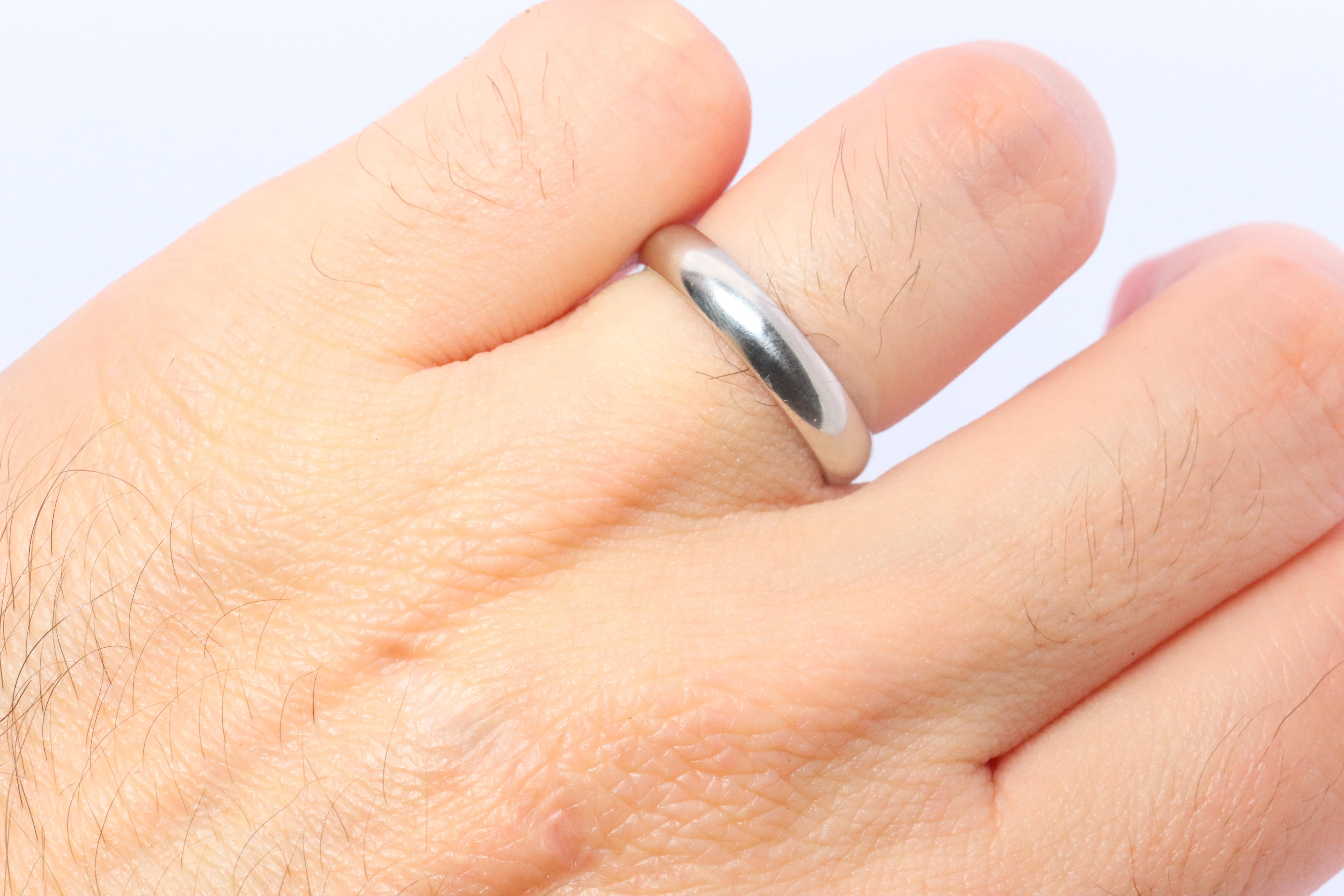 Authentic Harry Winston Ring

Comfort Fit Platinum Wedding Band.

PT950 Platinum

Size 7.5
4mm wide
8.3 grams

Engraved inside with personal note. Can be removed if requested for free.