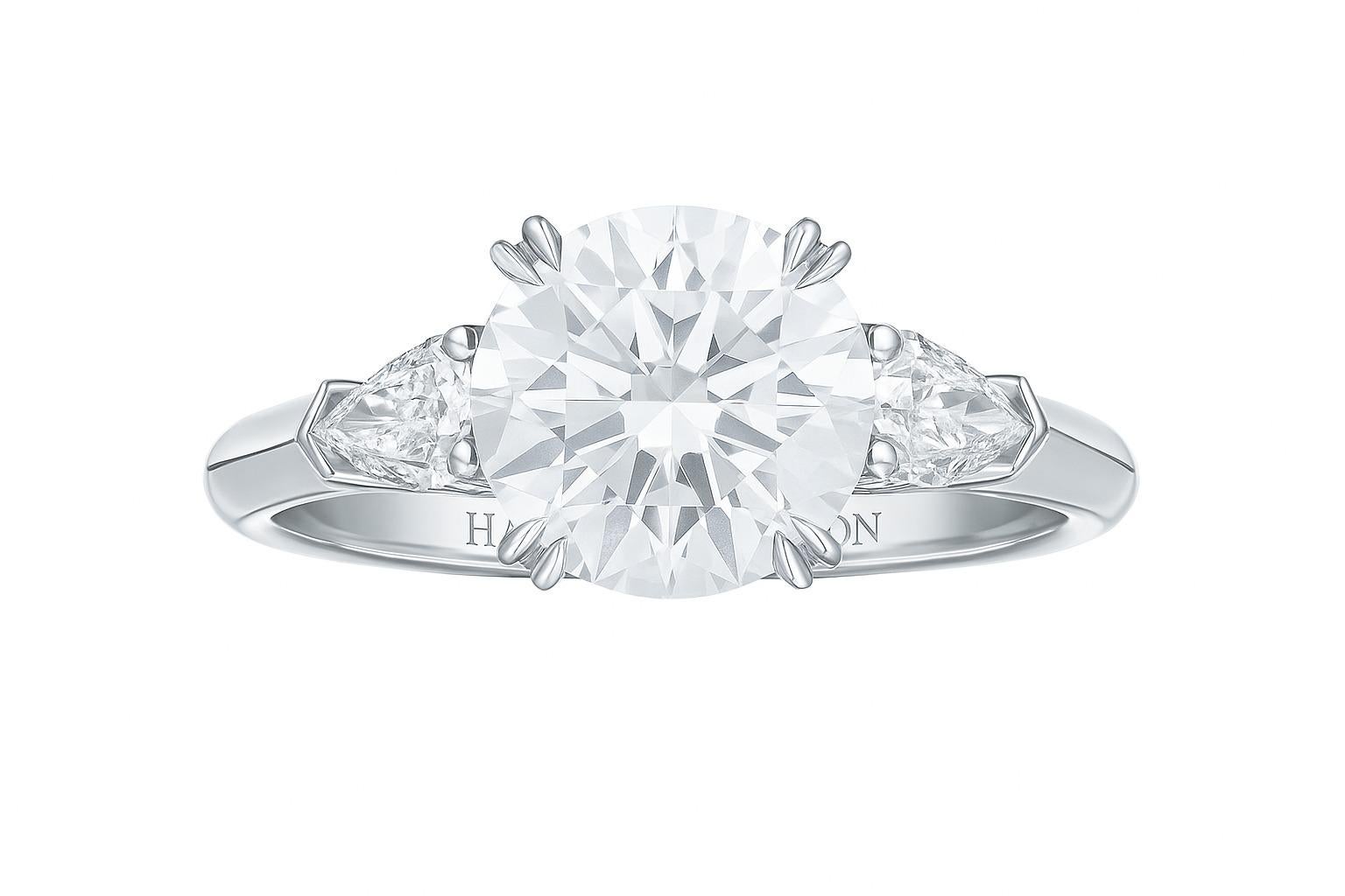 Anello con diamante tondo e brillante di Harry Winston in oro bianco 18 carati In condizioni ottime in vendita a Chicago, IL