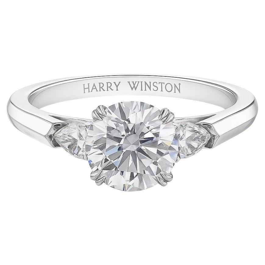 Anello con diamante tondo e brillante di Harry Winston in oro bianco 18 carati in vendita