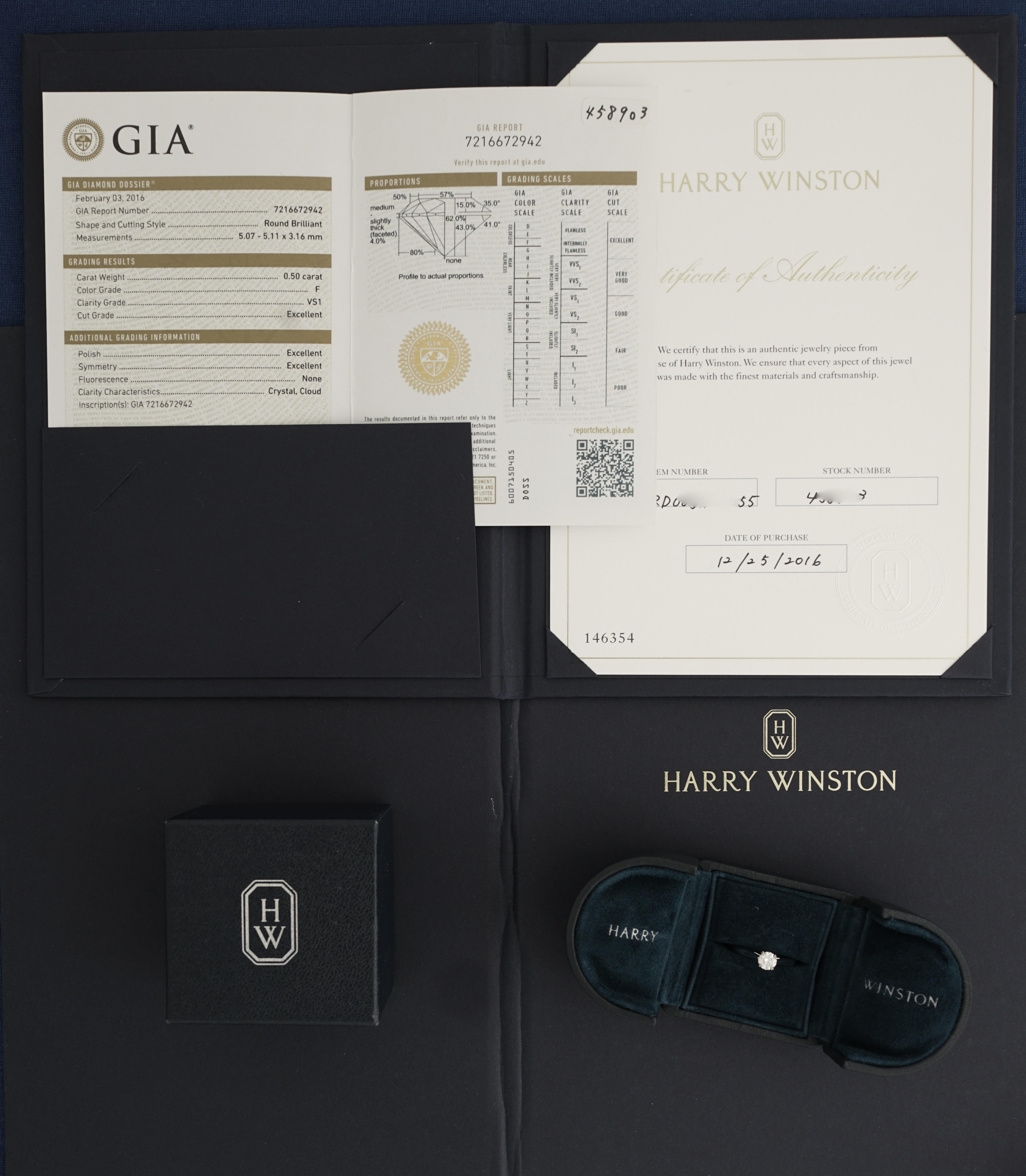 Harry Winston, bague de fiançailles solitaire en diamant,
Taille ronde brillante - certifiée GIA 0,50 carat, couleur F et clarté VS1 et qualité Triple X.
Monté en platine 950/1000. 
Signé Harry Winston, et numéroté. Taille 51 (US 5.5),