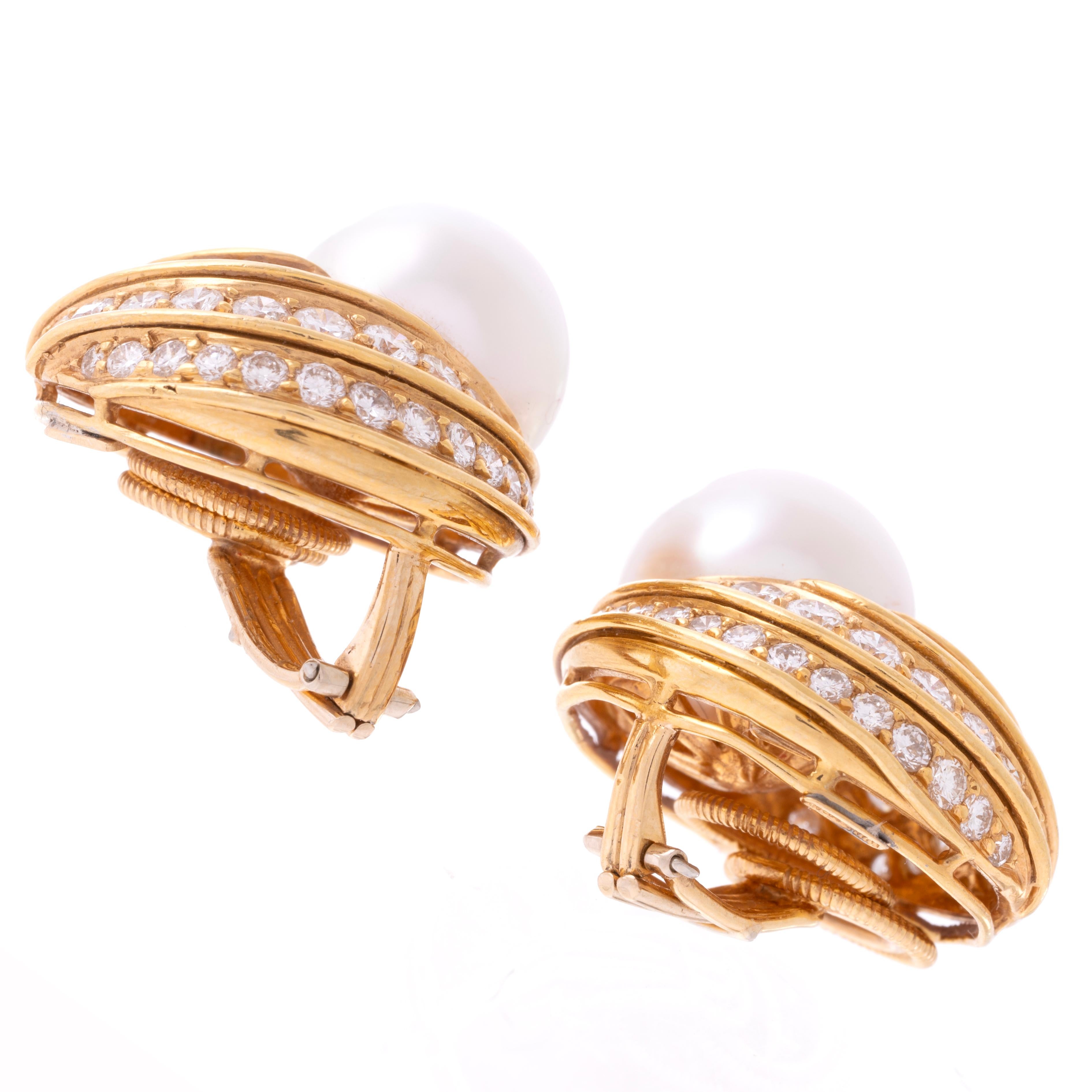 Round Cut Harry Winston South Sea Pearl and Diamond 1.85cttw F-G/VS 18k C/1980 For Sale
