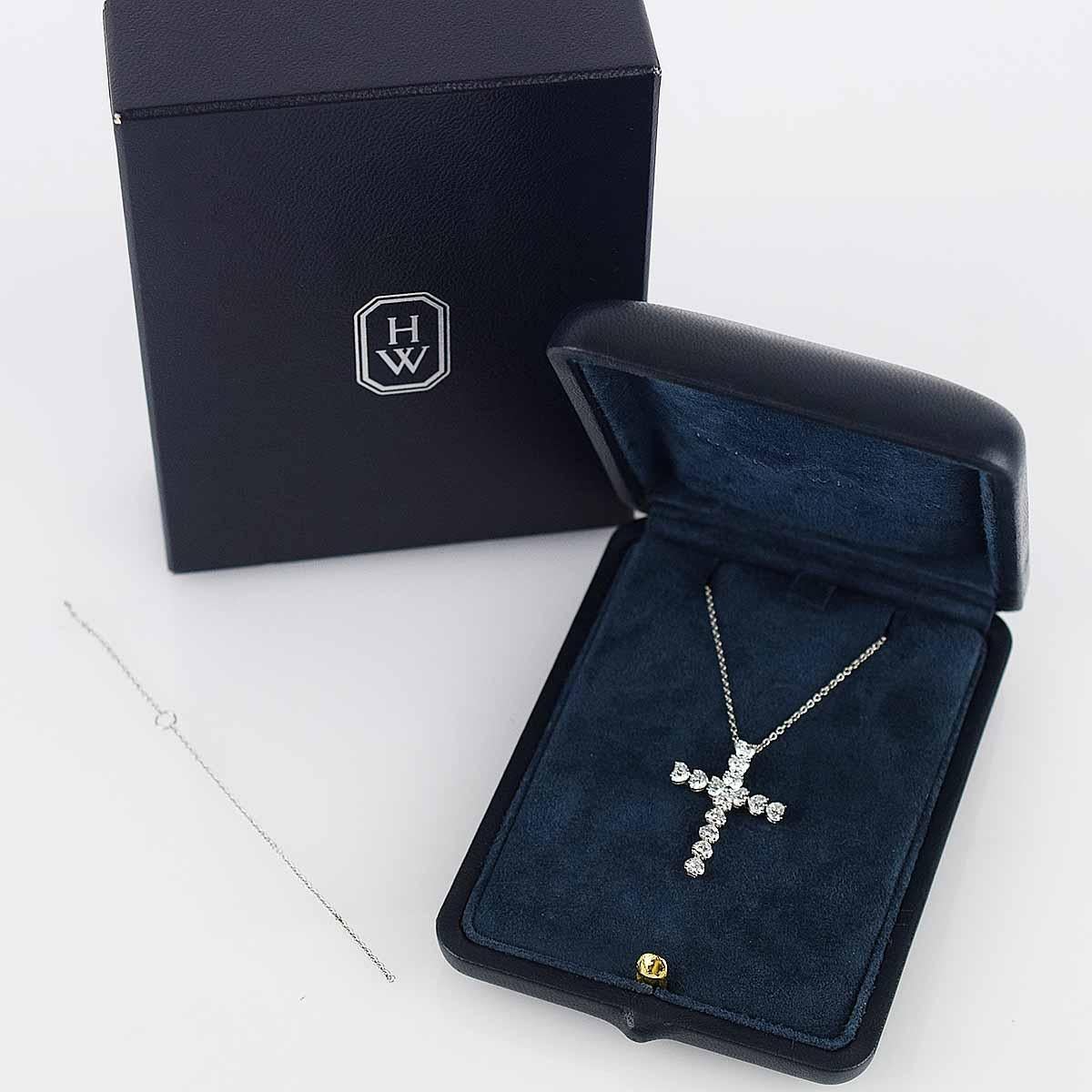 HARRY WINSTON Symbols By HW Heart Shaped Diamond Platinum Cross Pendant Necklace In Good Condition For Sale In Tokyo, JP
