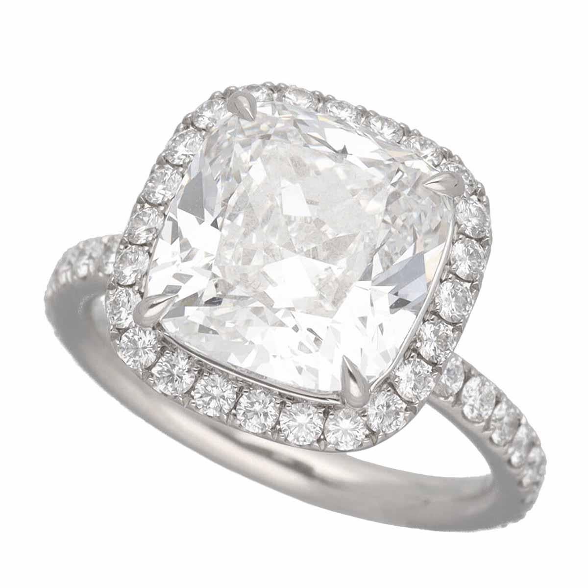 Numero articolo: 23601001
Marchio: Harry Winston
Nome del prodotto: The One, anello con diamante taglio cuscino e micropavimento
Materiale: Diamante 1P (5,39ct F-VS2), Diamanti laterali, Platino PT950
Peso: Circa 6,8 g
Misura dell'anello: Misura