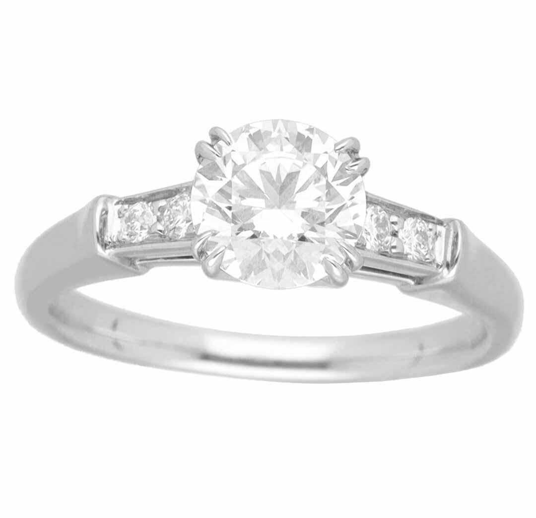 ■Item No: 30801105
■Brand: HARRY WINSTON
■Name: Tryst, Round Brilliant Diamond Engagement Ring
■Material: 1P Main Diamond (D0.80ct F-VS1-3Ex), 4P Side Diamonds, PT950 Platinum
■Comes with: Harry Winston box, case, GIA certificate (Nov 2011), HW
