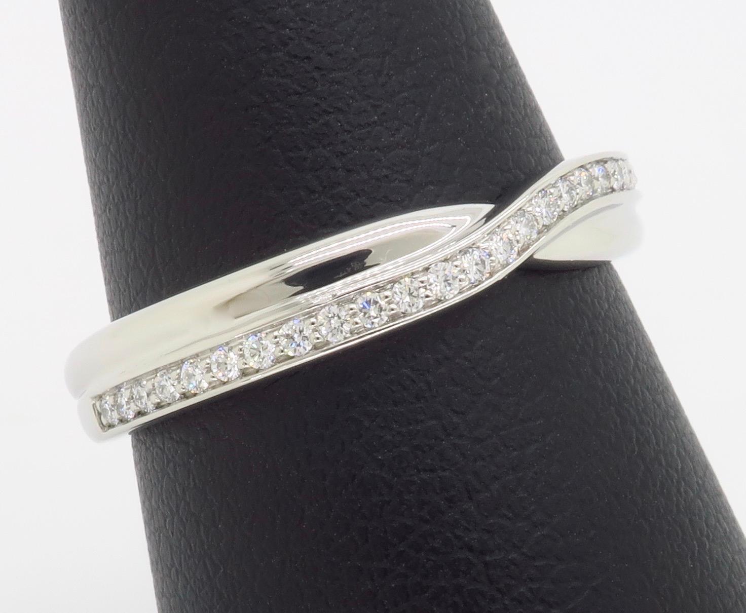Harry Winston Tryst Single Row Pavé Diamond Band In Excellent Condition For Sale In Webster, NY